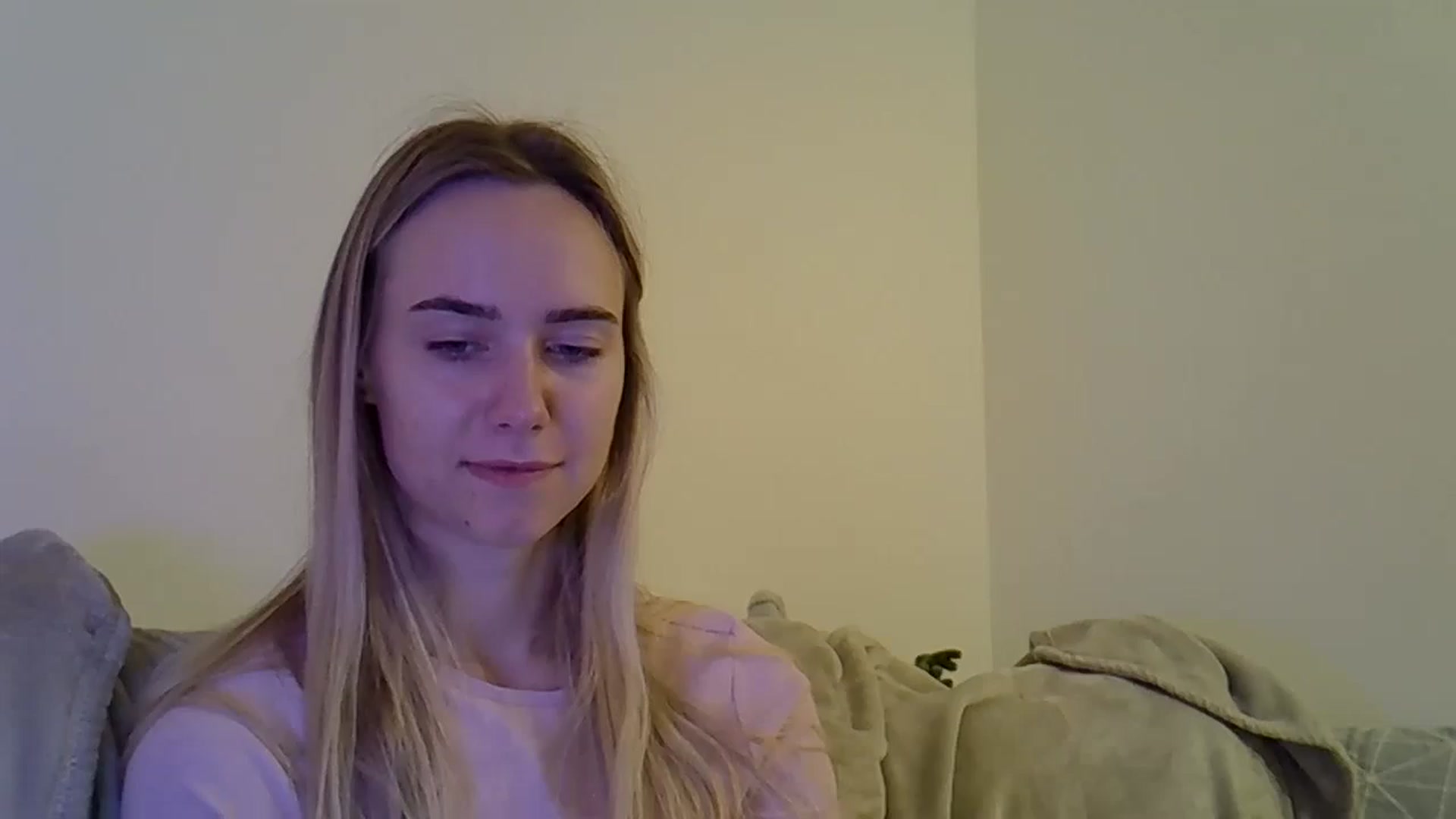 Gallery image thumbnail from Ocean__Soul's myfreecams stream on, 05/10/2025, 19:41 image 17 of 20