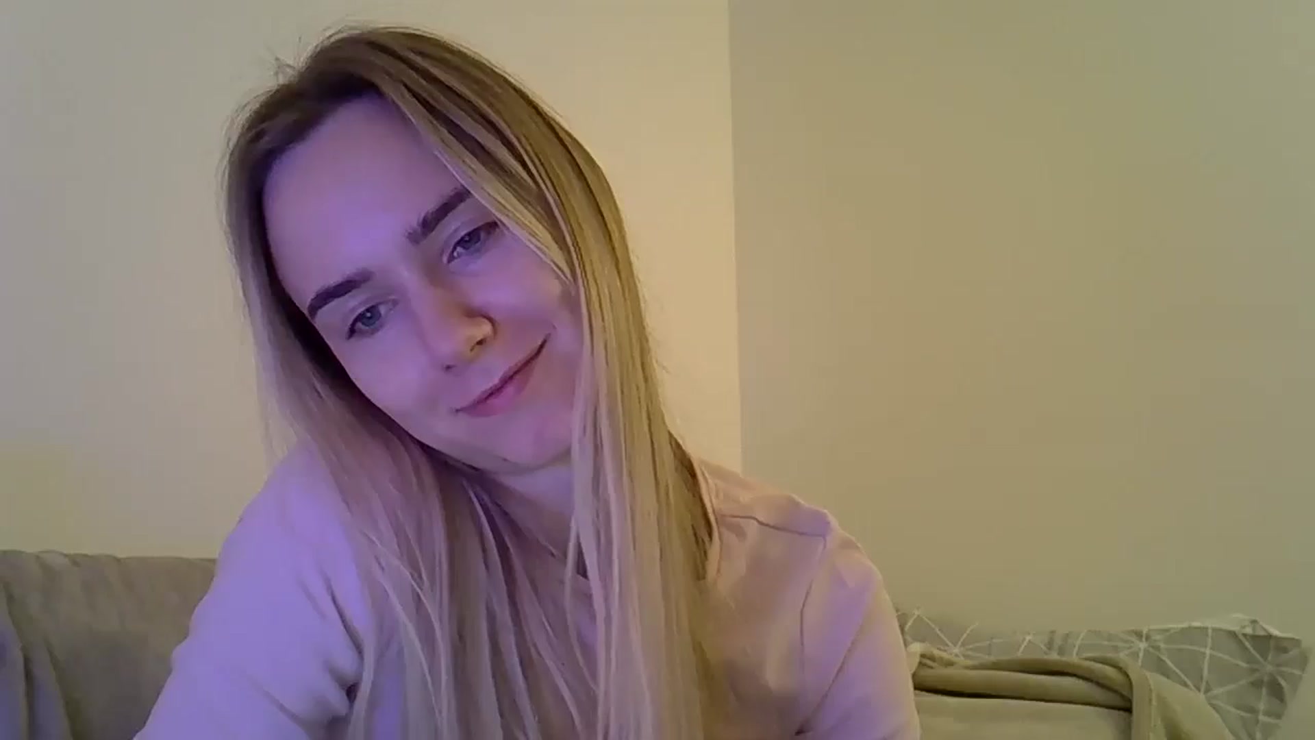 Gallery image thumbnail from Ocean__Soul's myfreecams stream on, 05/10/2025, 20:42 image 19 of 20