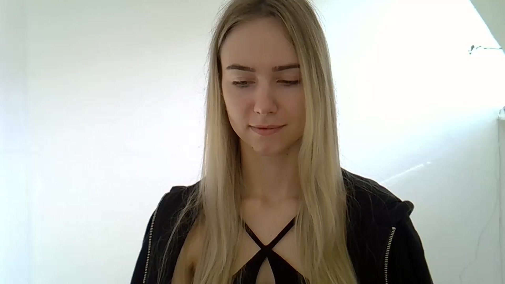 Gallery image thumbnail from Ocean__Soul's myfreecams stream on, 05/13/2025, 06:56 image 15 of 20
