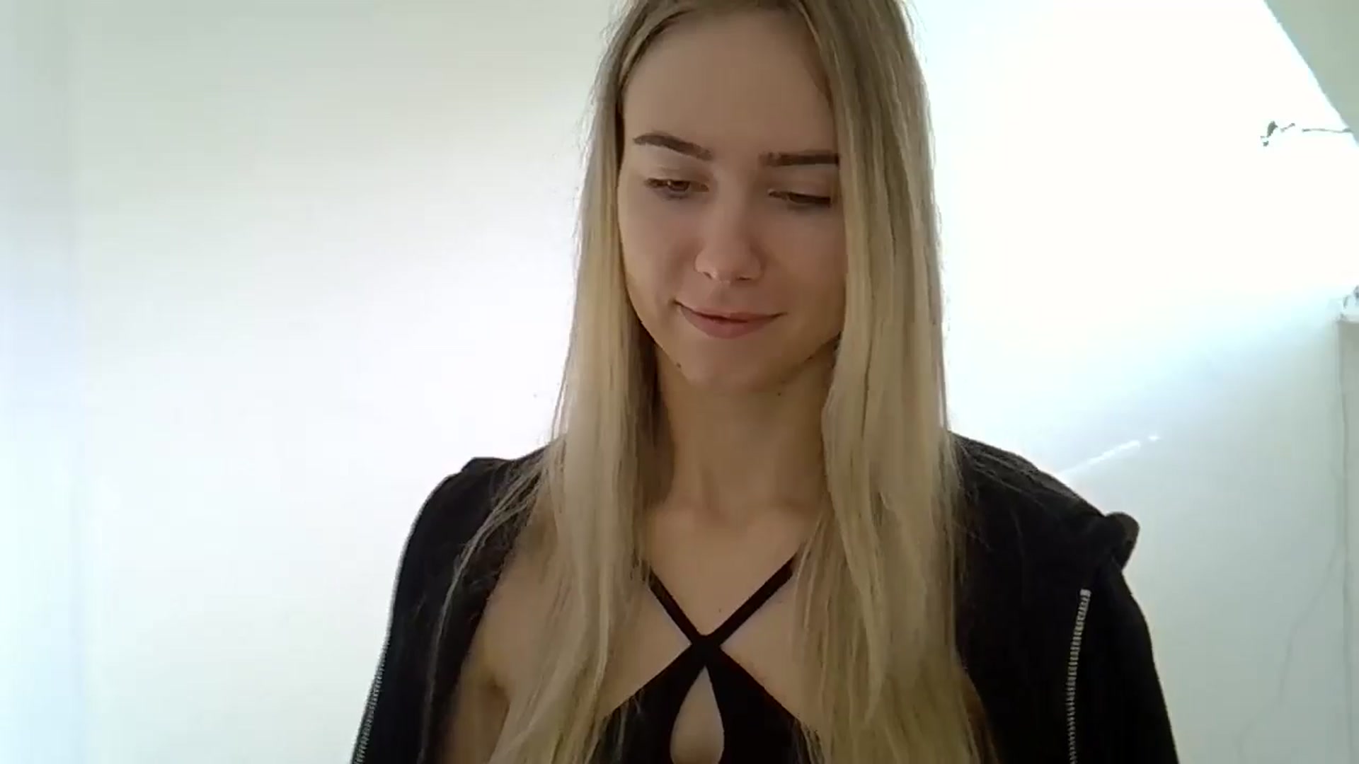 Gallery image thumbnail from Ocean__Soul's myfreecams stream on, 05/13/2025, 06:56 image 14 of 20