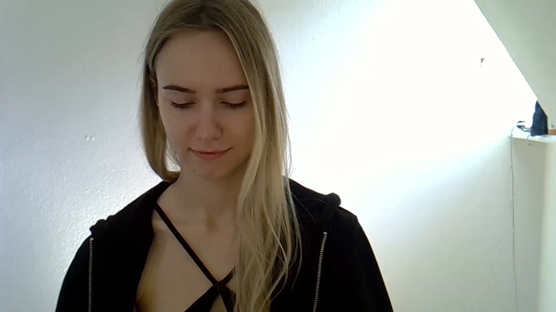 Gallery image thumbnail from Ocean__Soul's myfreecams stream on, 05/13/2025, 09:04 image 19 of 20