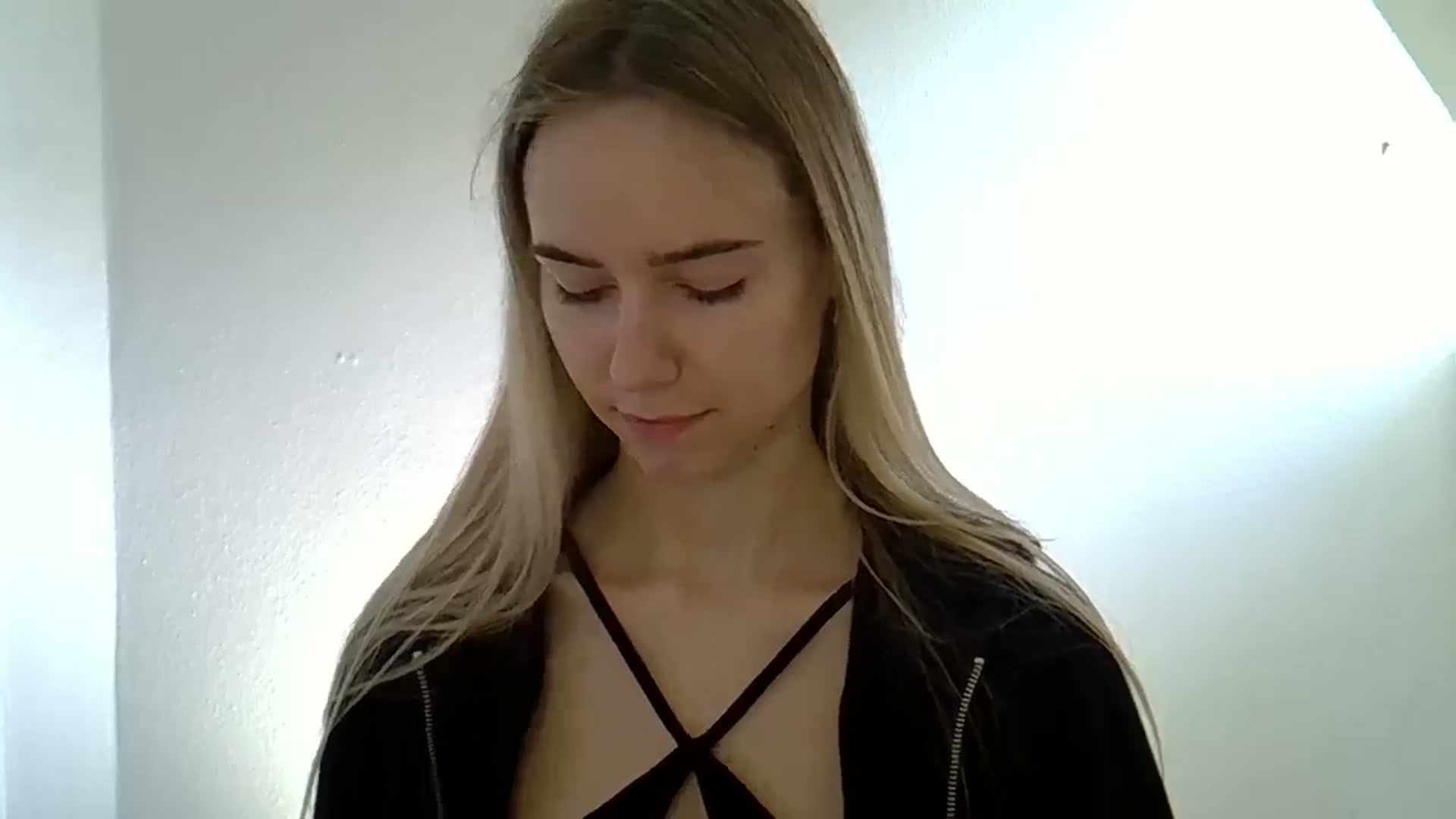 Gallery image thumbnail from Ocean__Soul's myfreecams stream on, 05/13/2025, 09:04 image 16 of 20