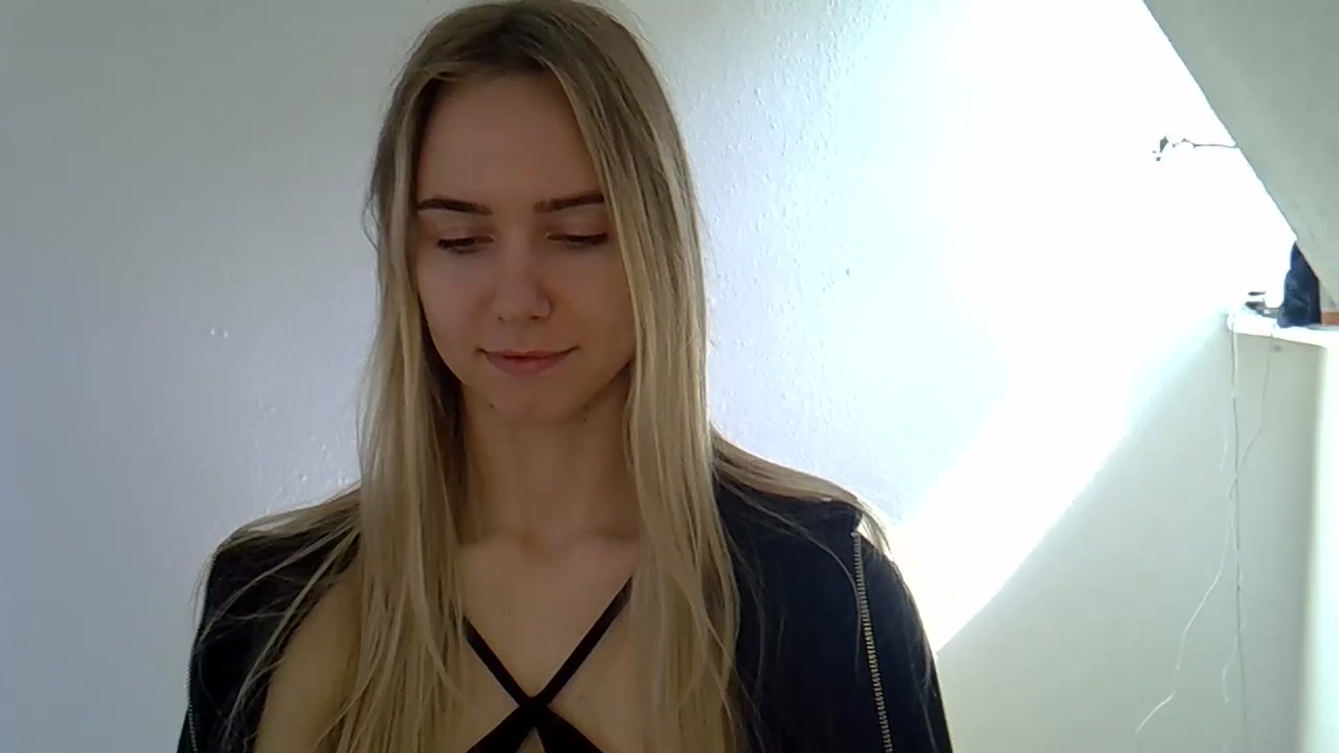 Gallery image thumbnail from Ocean__Soul's myfreecams stream on, 05/13/2025, 09:39 image 15 of 20