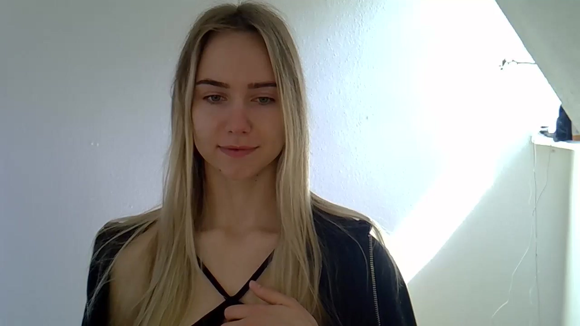Gallery image thumbnail from Ocean__Soul's myfreecams stream on, 05/13/2025, 09:39 image 19 of 20