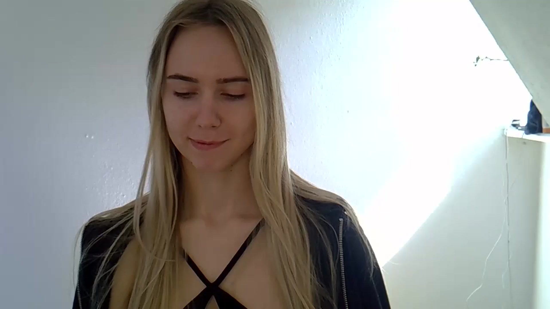 Gallery image thumbnail from Ocean__Soul's myfreecams stream on, 05/13/2025, 09:39 image 8 of 20