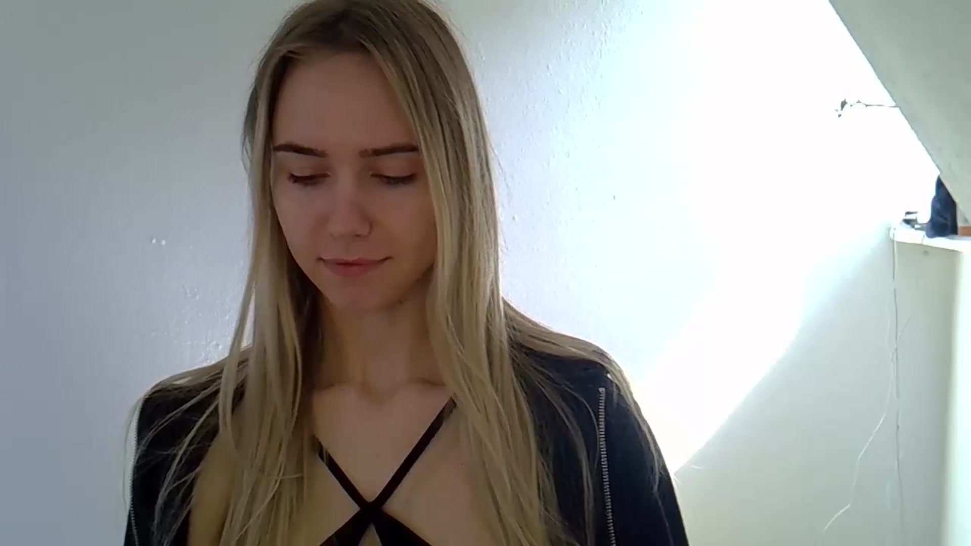 Gallery image thumbnail from Ocean__Soul's myfreecams stream on, 05/13/2025, 09:39 image 9 of 20