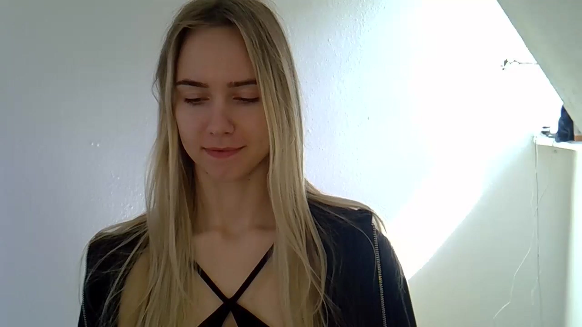 Gallery image thumbnail from Ocean__Soul's myfreecams stream on, 05/13/2025, 09:39 image 11 of 20