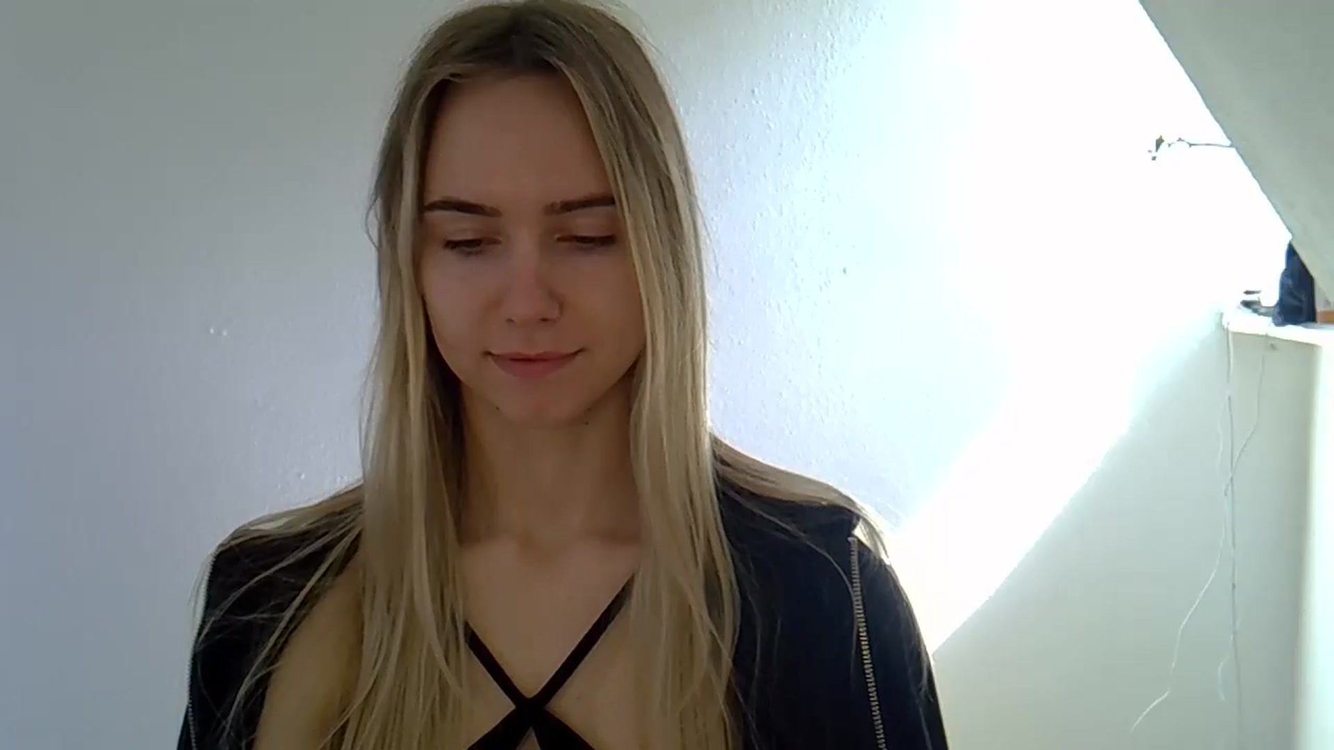 Gallery image thumbnail from Ocean__Soul's myfreecams stream on, 05/13/2025, 09:39 image 17 of 20