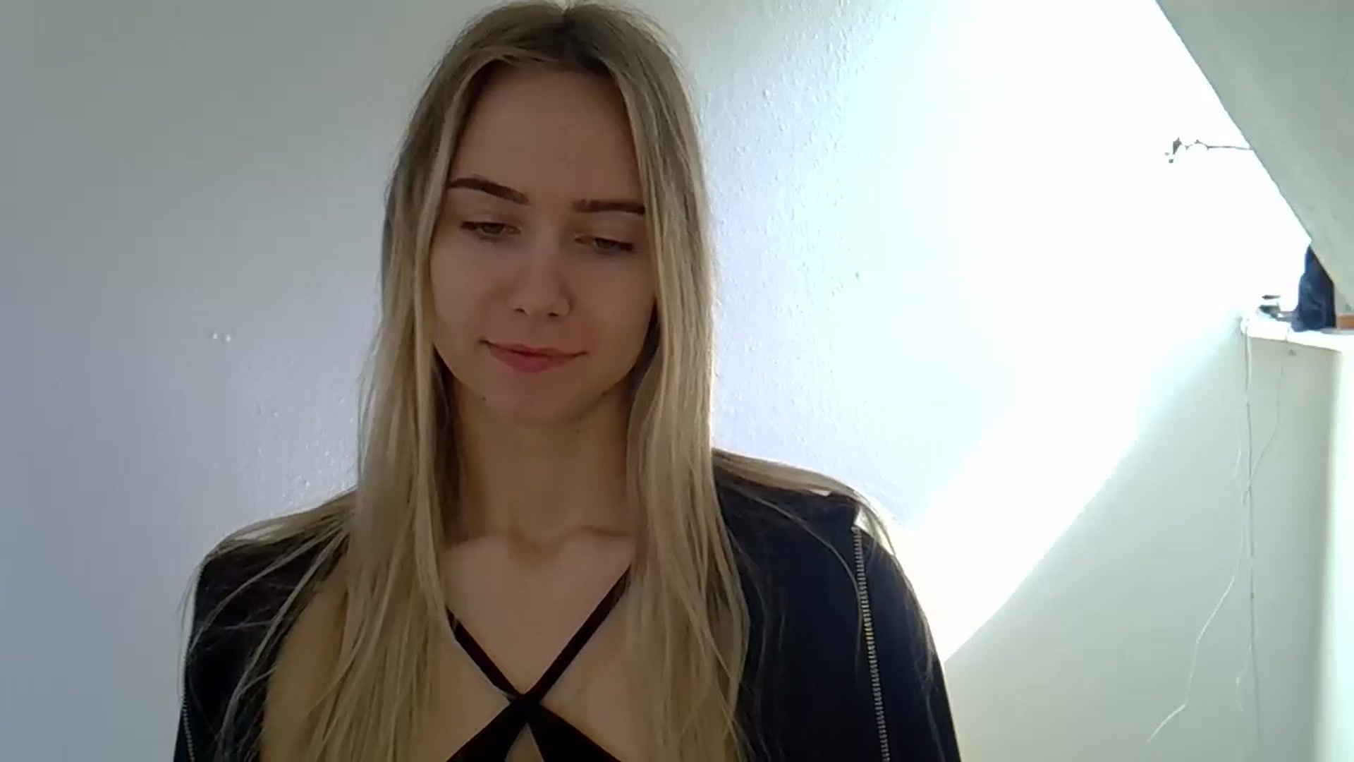 Gallery image thumbnail from Ocean__Soul's myfreecams stream on, 05/13/2025, 09:39 image 14 of 20