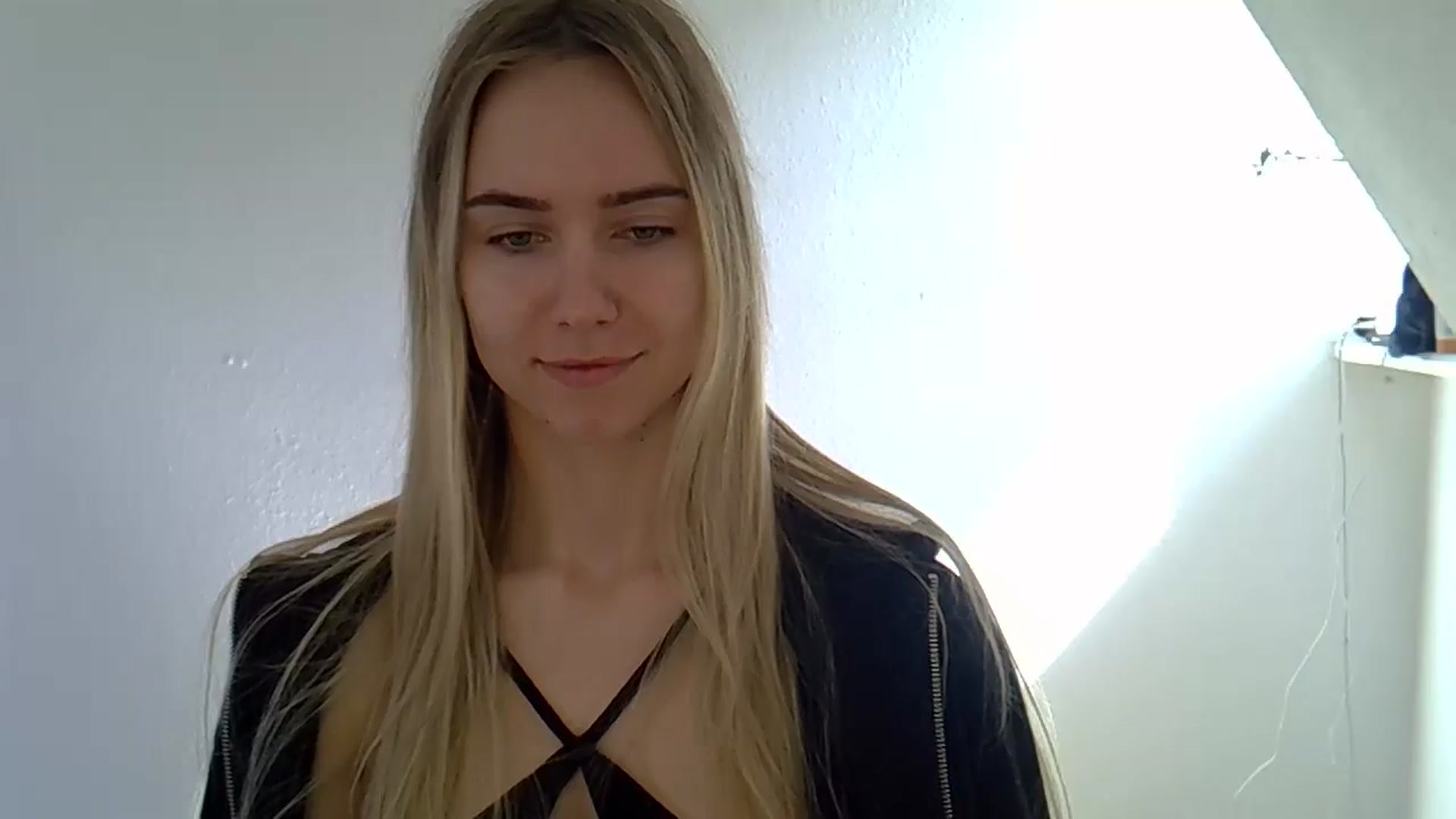 Gallery image thumbnail from Ocean__Soul's myfreecams stream on, 05/13/2025, 09:39 image 4 of 20