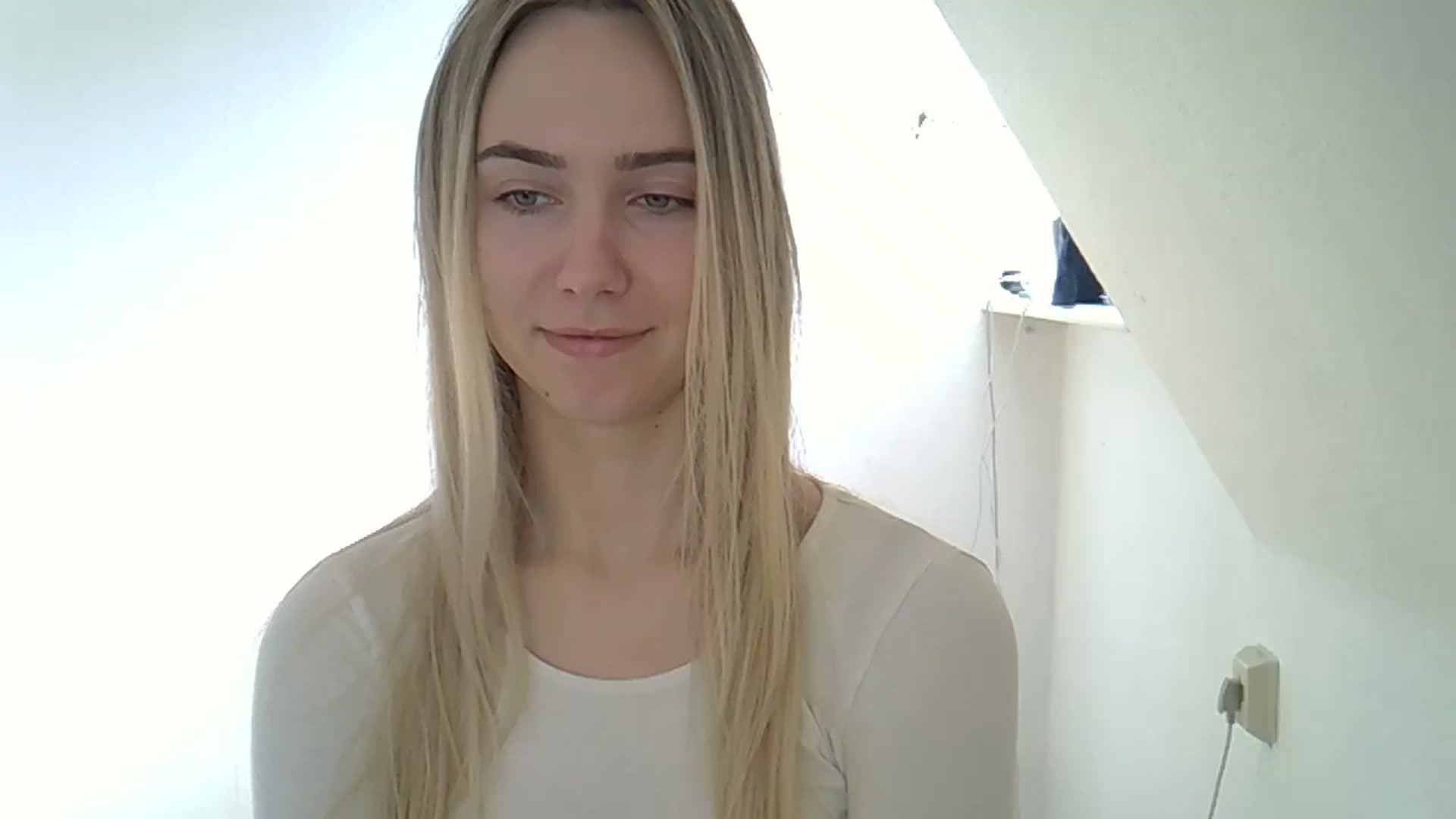 Gallery image thumbnail from Ocean__Soul's myfreecams stream on, 05/15/2025, 08:16 image 16 of 20