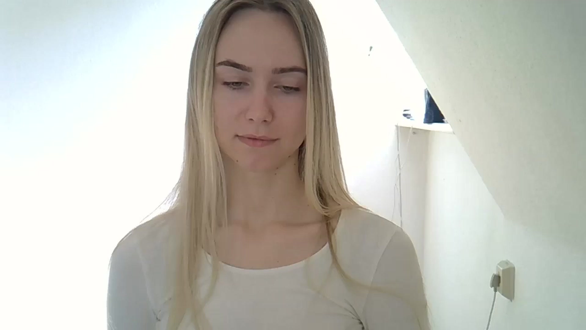 Gallery image thumbnail from Ocean__Soul's myfreecams stream on, 05/15/2025, 08:16 image 18 of 20