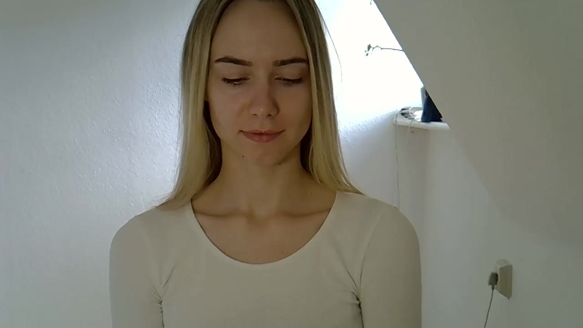 Gallery image thumbnail from Ocean__Soul's myfreecams stream on, 05/15/2025, 08:16 image 14 of 20