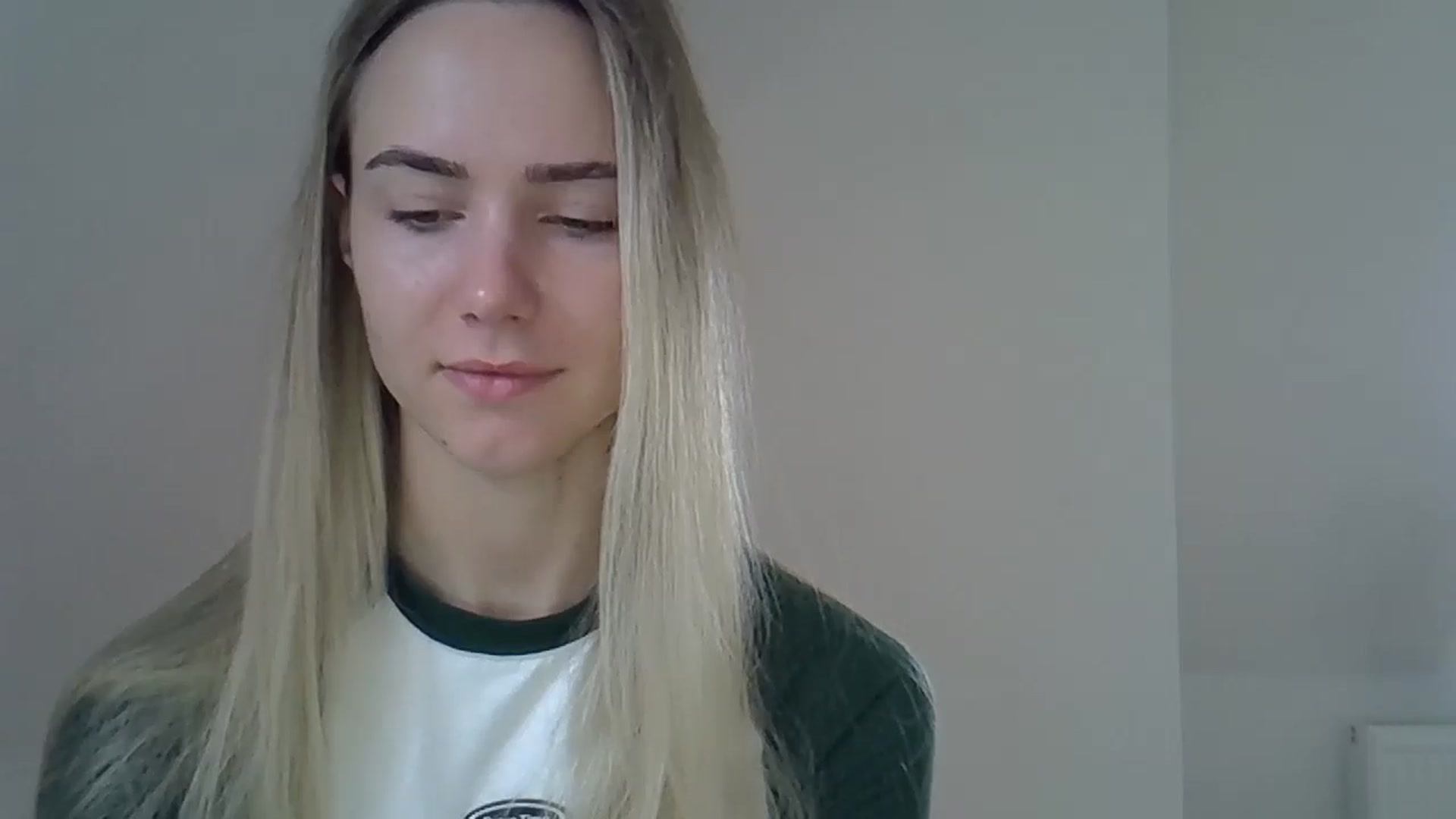 Gallery image thumbnail from Ocean__Soul's myfreecams stream on, 05/18/2025, 07:39 image 5 of 20