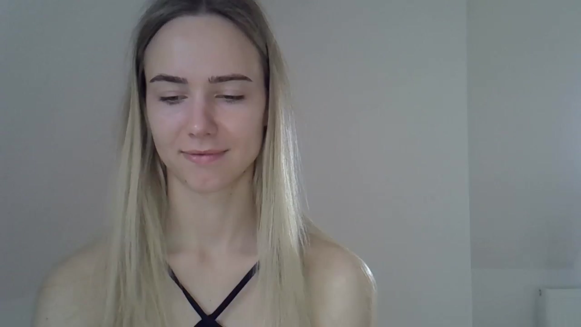 Gallery image thumbnail from Ocean__Soul's myfreecams stream on, 05/18/2025, 07:39 image 17 of 20