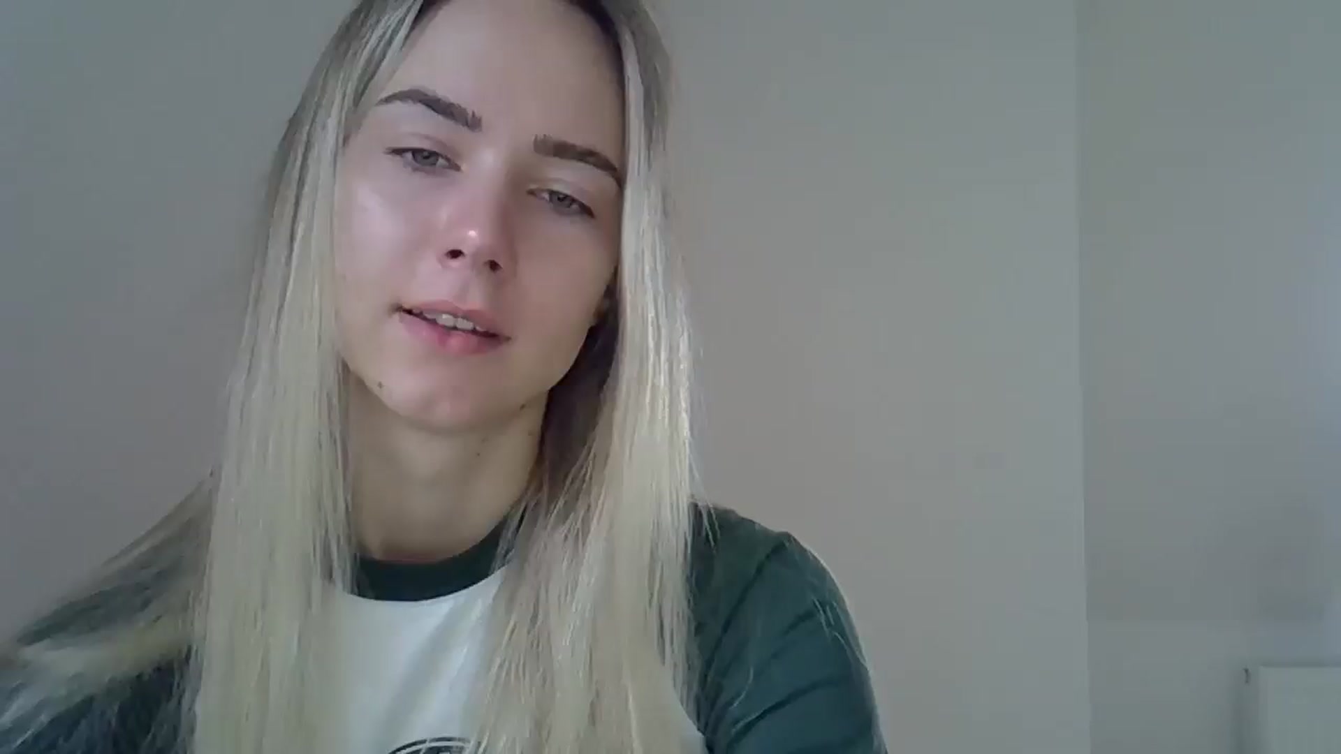 Gallery image thumbnail from Ocean__Soul's myfreecams stream on, 05/18/2025, 07:39 image 10 of 20