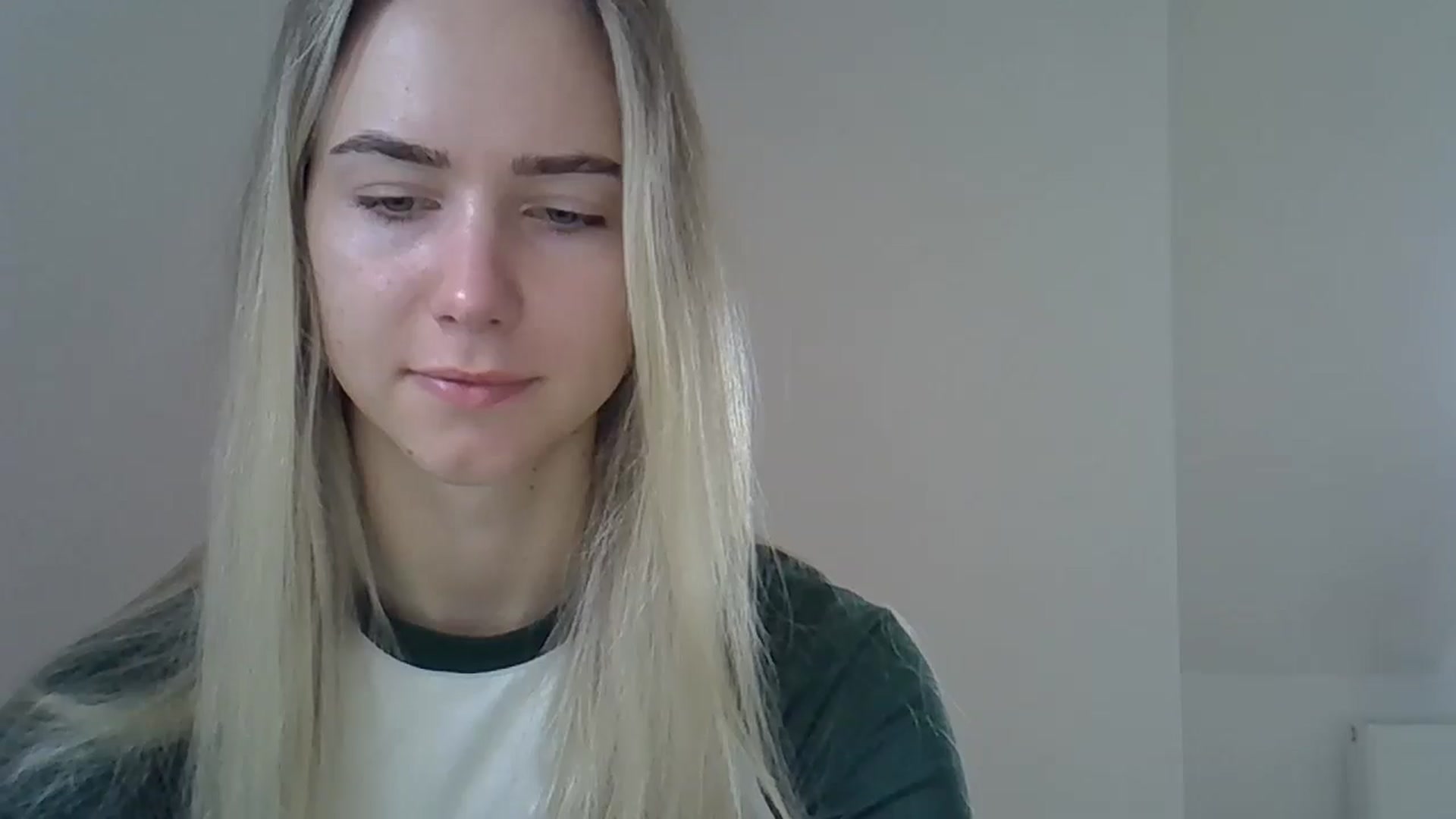 Gallery image thumbnail from Ocean__Soul's myfreecams stream on, 05/18/2025, 07:39 image 9 of 20