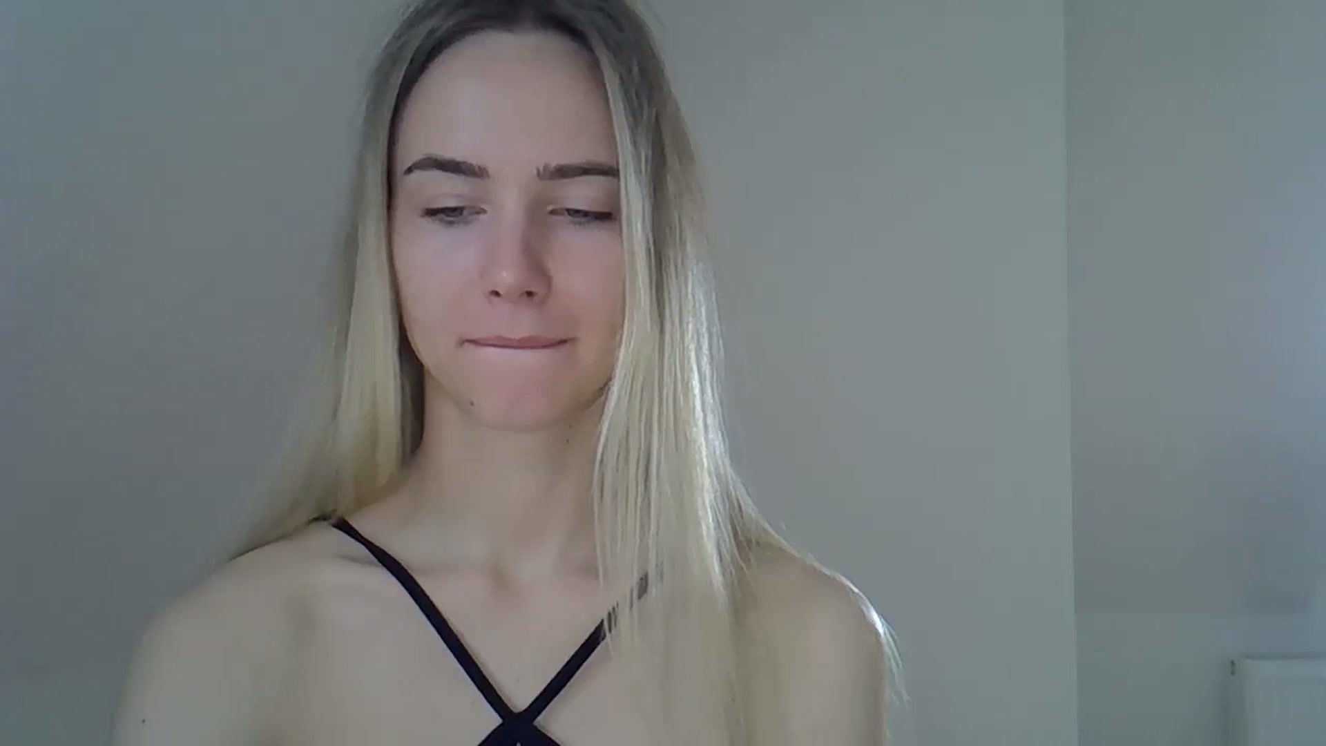 Gallery image thumbnail from Ocean__Soul's myfreecams stream on, 05/18/2025, 07:39 image 19 of 20