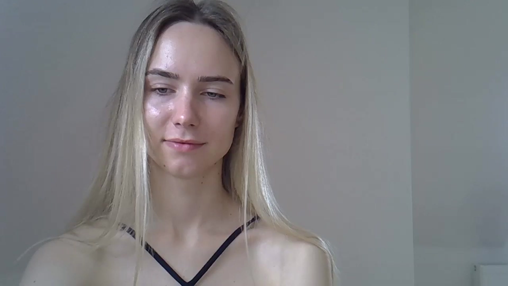 Gallery image thumbnail from Ocean__Soul's myfreecams stream on, 05/18/2025, 09:02 image 17 of 20