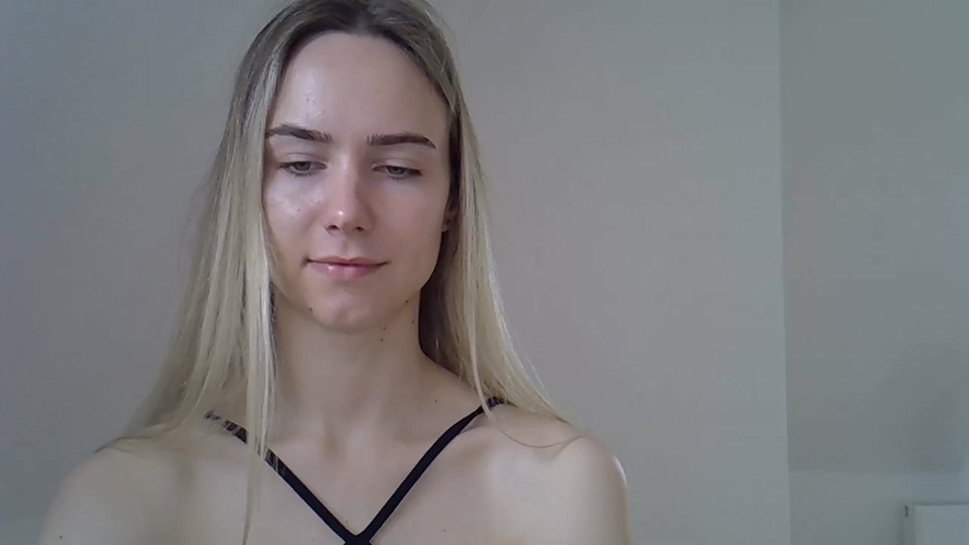 Gallery image thumbnail from Ocean__Soul's myfreecams stream on, 05/18/2025, 09:02 image 14 of 20
