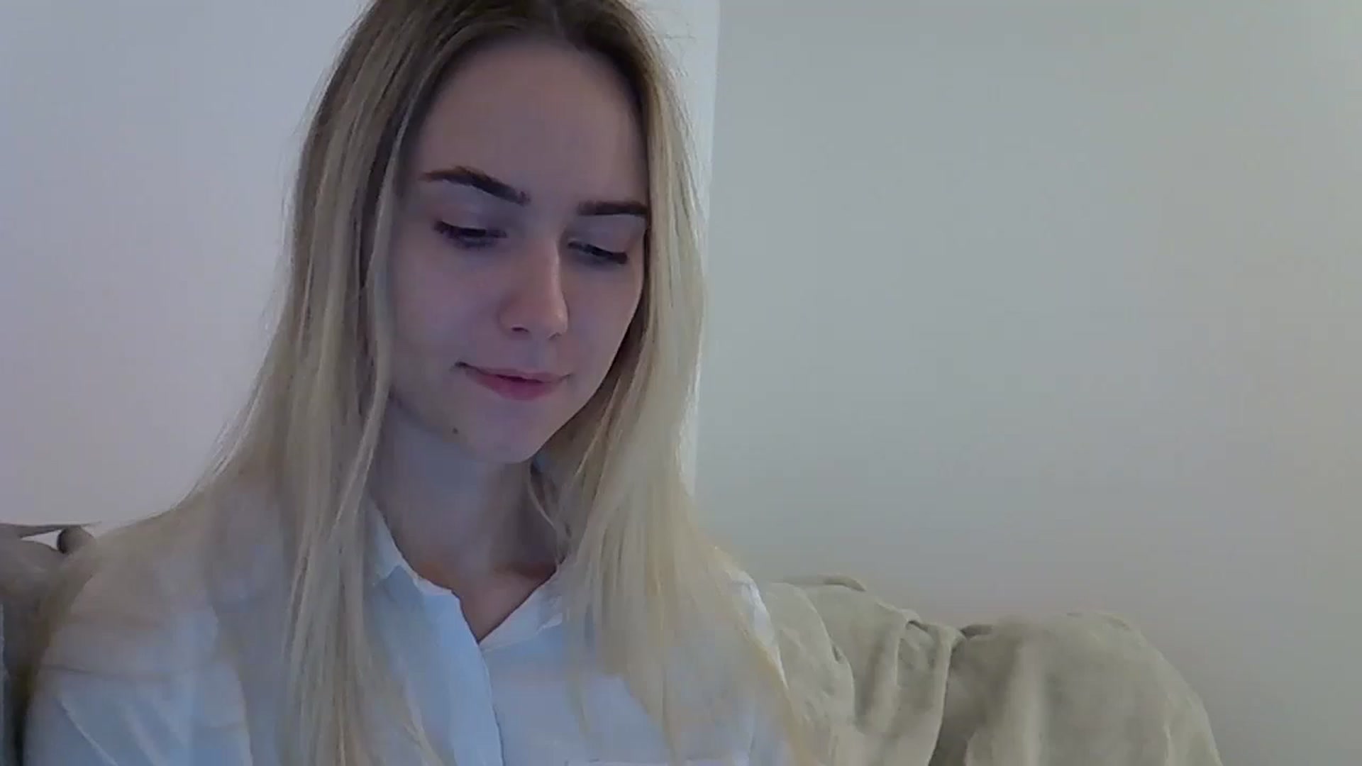 Gallery image thumbnail from Ocean__Soul's myfreecams stream on, 05/19/2025, 19:42 image 4 of 20