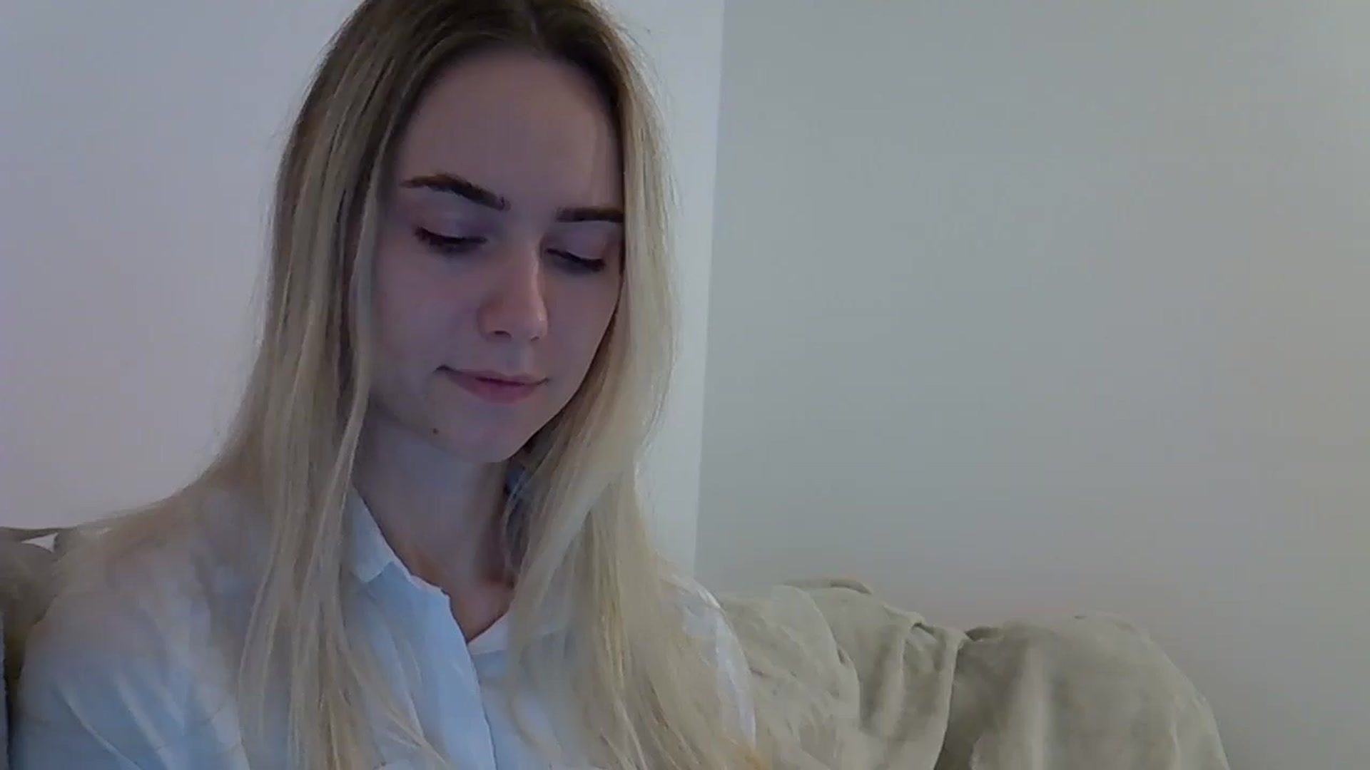 Gallery image thumbnail from Ocean__Soul's myfreecams stream on, 05/19/2025, 19:42 image 5 of 20