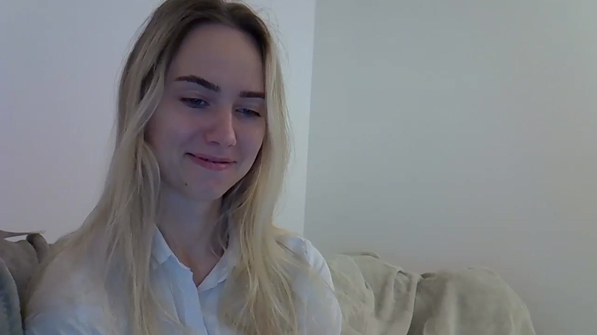 Gallery image thumbnail from Ocean__Soul's myfreecams stream on, 05/19/2025, 19:42 image 6 of 20