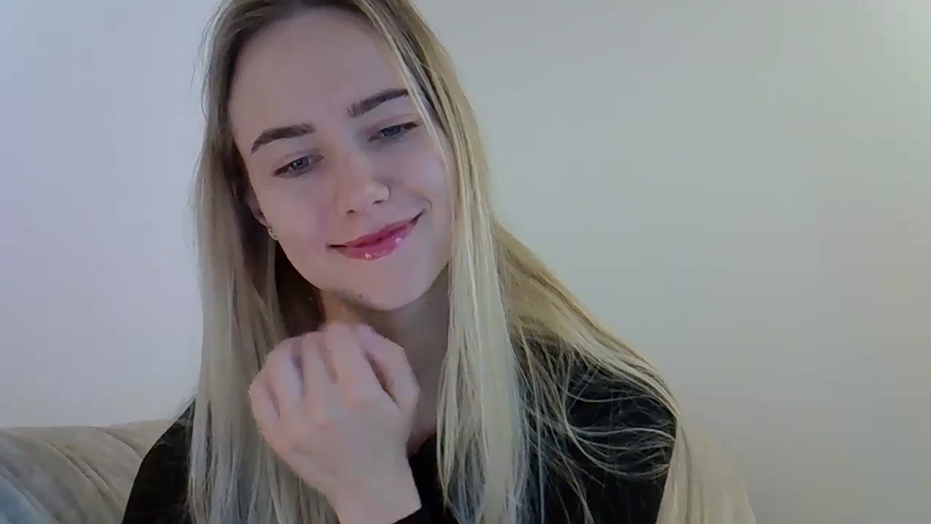 Gallery image thumbnail from Ocean__Soul's myfreecams stream on, 05/20/2025, 08:46 image 8 of 20