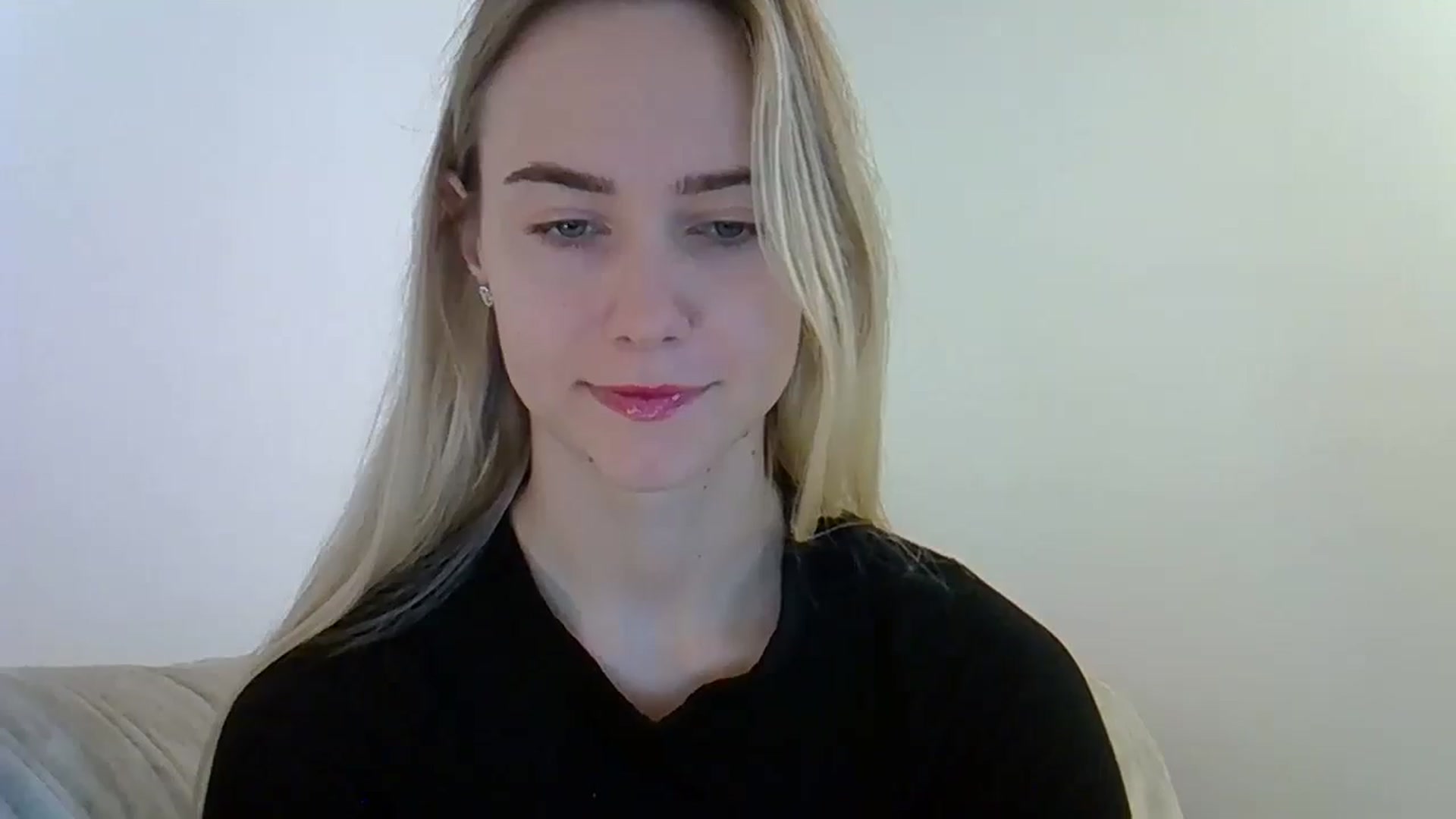 Gallery image thumbnail from Ocean__Soul's myfreecams stream on, 05/20/2025, 08:46 image 11 of 20