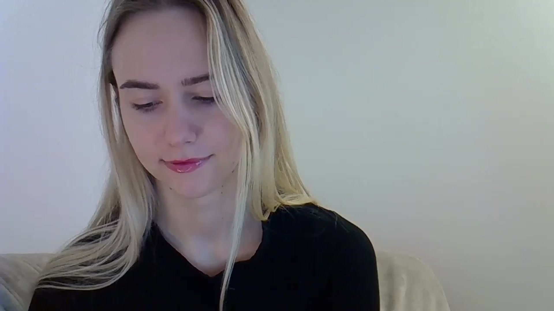 Gallery image thumbnail from Ocean__Soul's myfreecams stream on, 05/20/2025, 08:46 image 13 of 20
