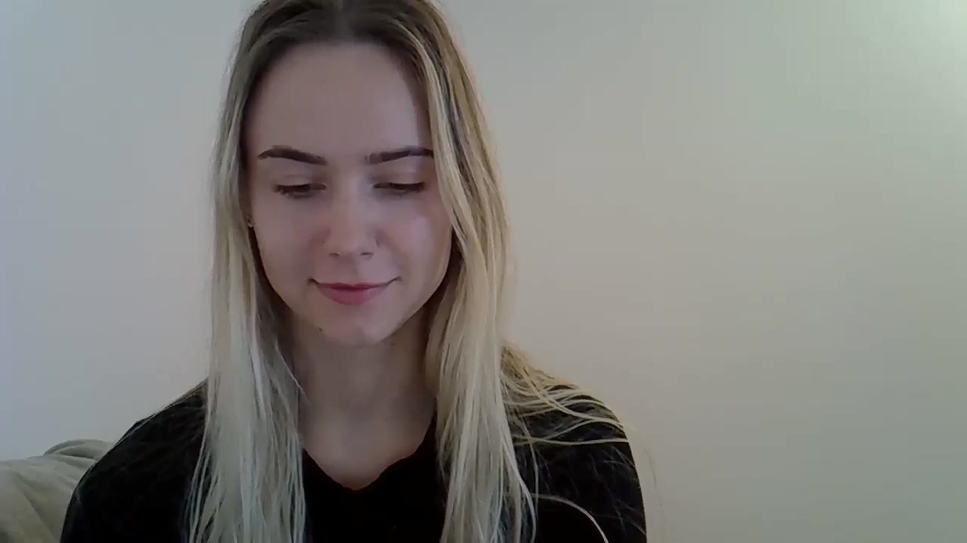 Gallery image thumbnail from Ocean__Soul's myfreecams stream on, 05/20/2025, 12:03 image 4 of 20