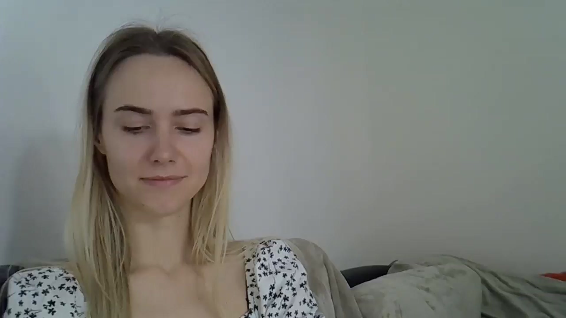 Gallery image thumbnail from Ocean__Soul's myfreecams stream on, 05/21/2025, 10:45 image 7 of 20