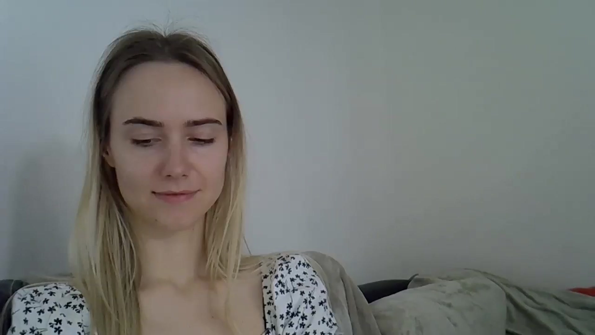 Gallery image thumbnail from Ocean__Soul's myfreecams stream on, 05/21/2025, 10:45 image 6 of 20