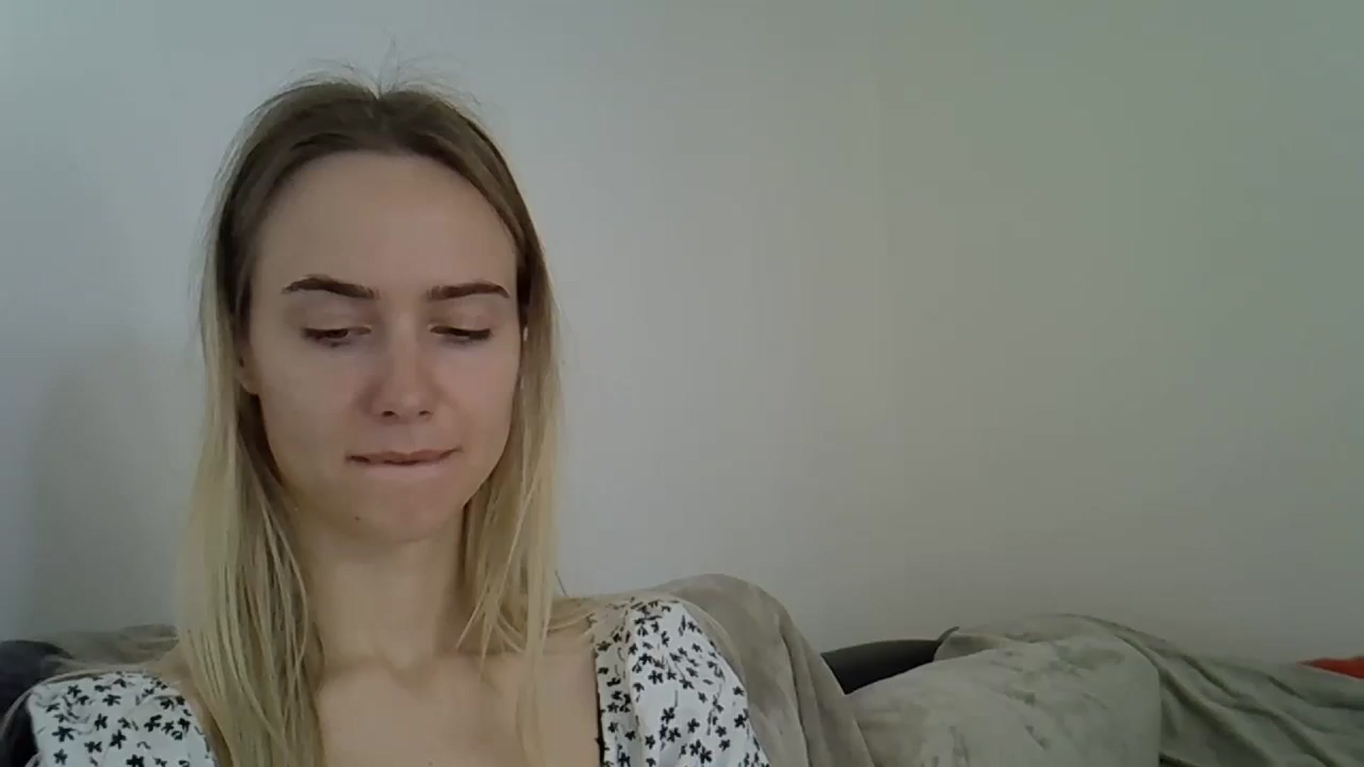 Gallery image thumbnail from Ocean__Soul's myfreecams stream on, 05/21/2025, 10:45 image 14 of 20
