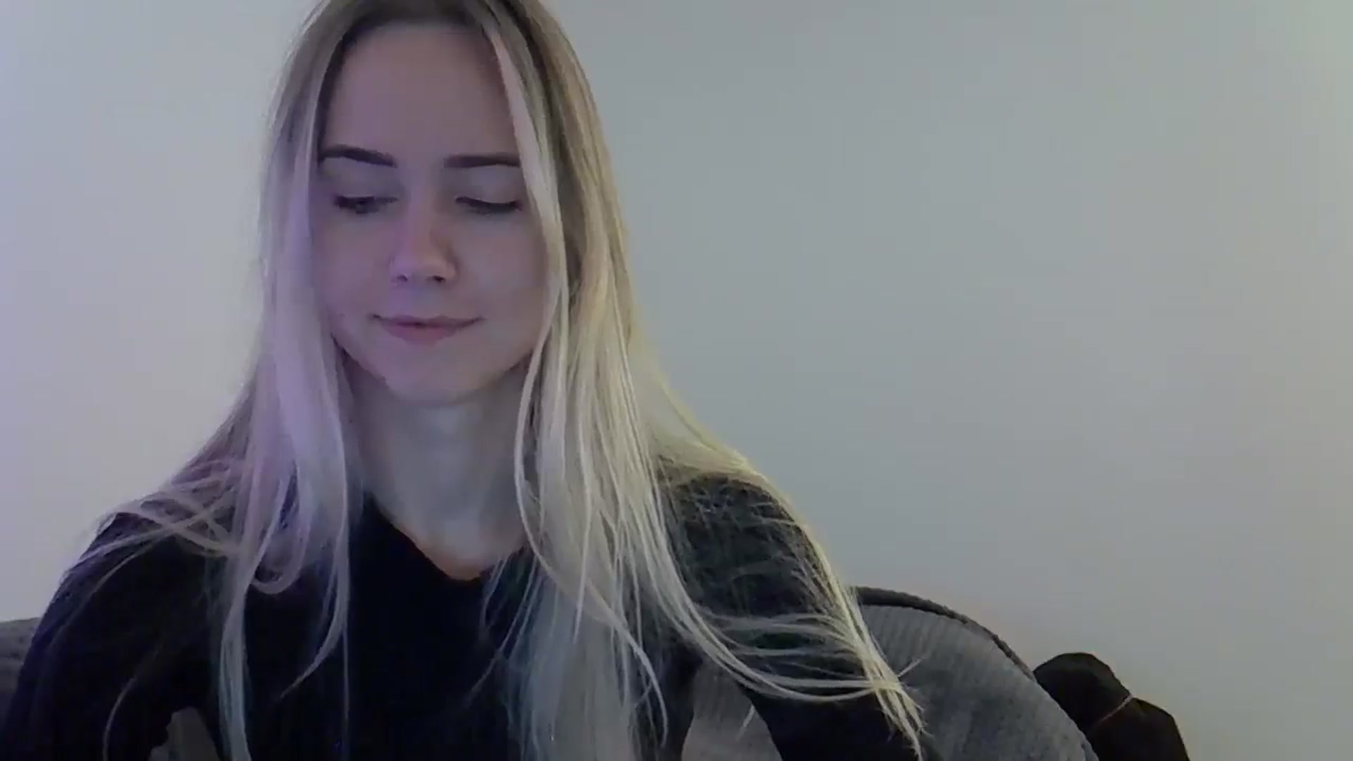 Gallery image thumbnail from Ocean__Soul's myfreecams stream on, 05/26/2025, 14:51 image 19 of 20