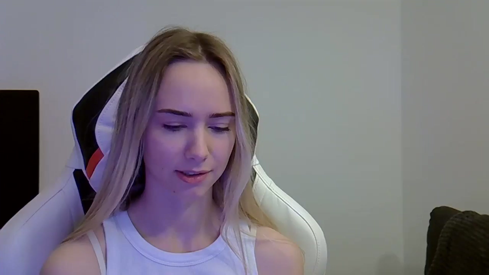 Gallery image thumbnail from Ocean__Soul's myfreecams stream on, 05/27/2025, 09:27 image 1 of 20