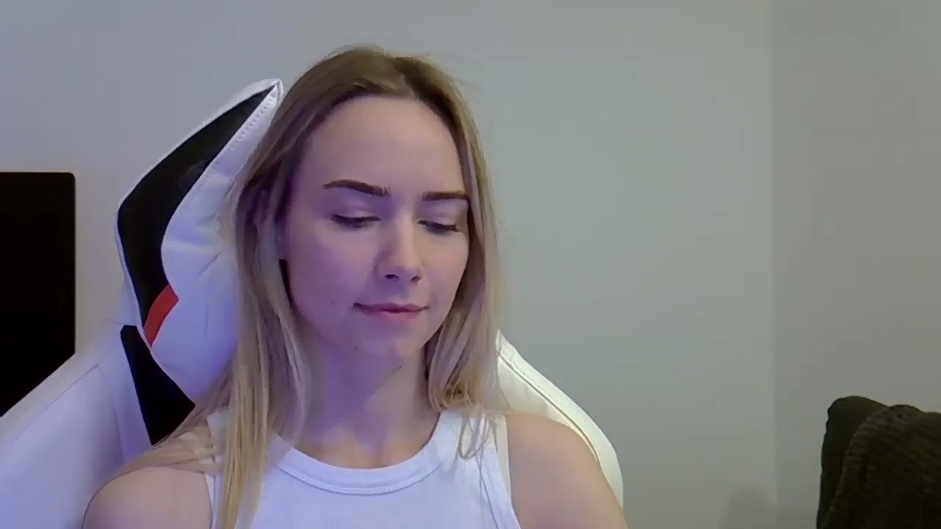 Gallery image thumbnail from Ocean__Soul's myfreecams stream on, 05/27/2025, 09:27 image 17 of 20