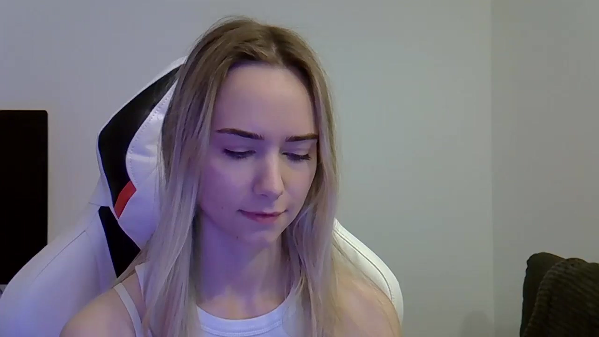 Gallery image thumbnail from Ocean__Soul's myfreecams stream on, 05/27/2025, 09:27 image 3 of 20