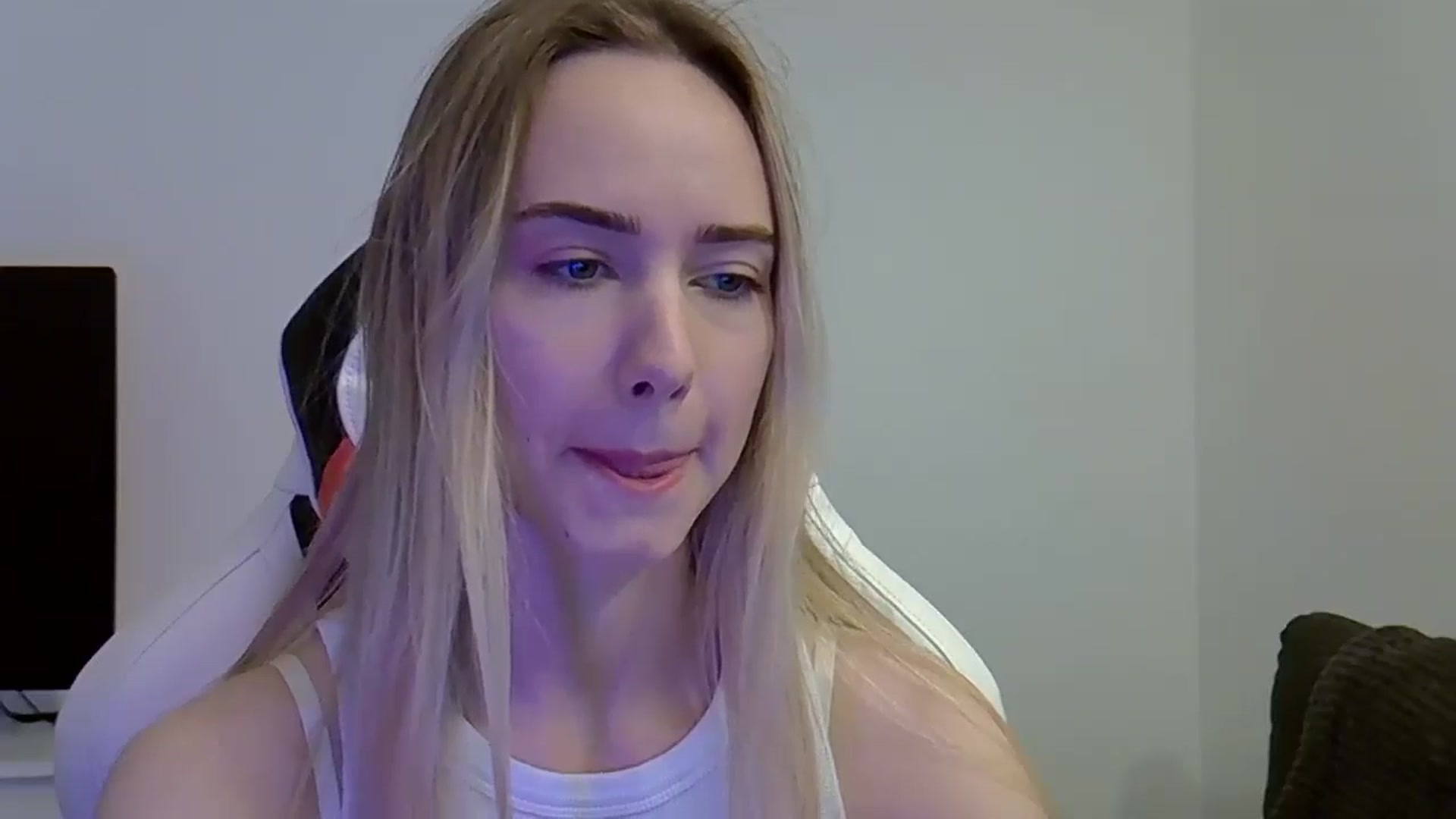 Gallery image thumbnail from Ocean__Soul's myfreecams stream on, 05/27/2025, 09:27 image 7 of 20