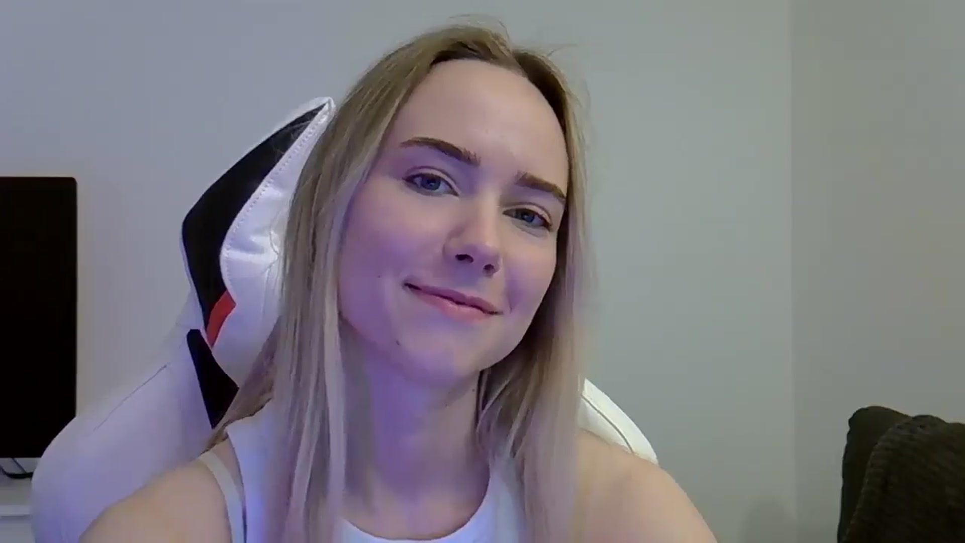 Gallery image thumbnail from Ocean__Soul's myfreecams stream on, 05/27/2025, 09:27 image 10 of 20