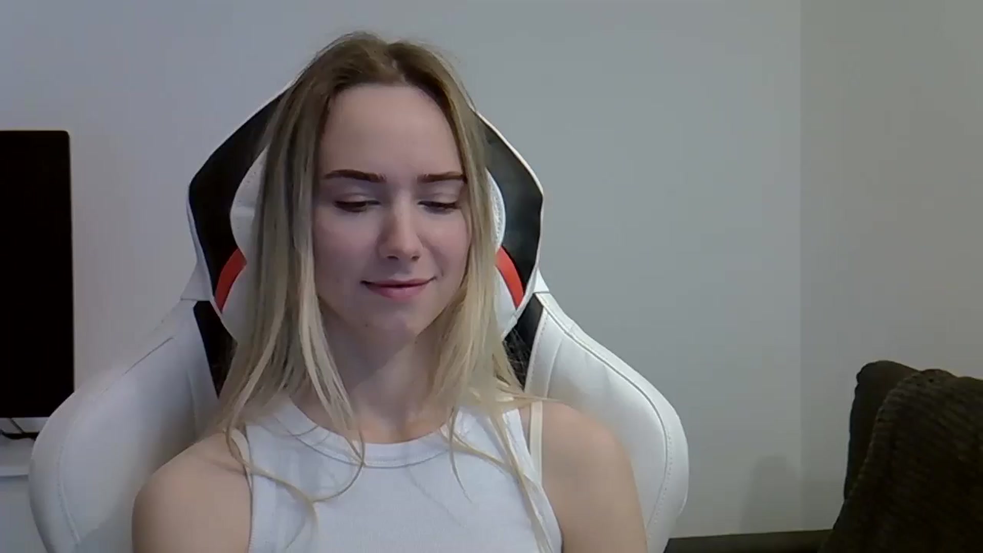 Gallery image thumbnail from Ocean__Soul's myfreecams stream on, 05/27/2025, 10:27 image 3 of 20