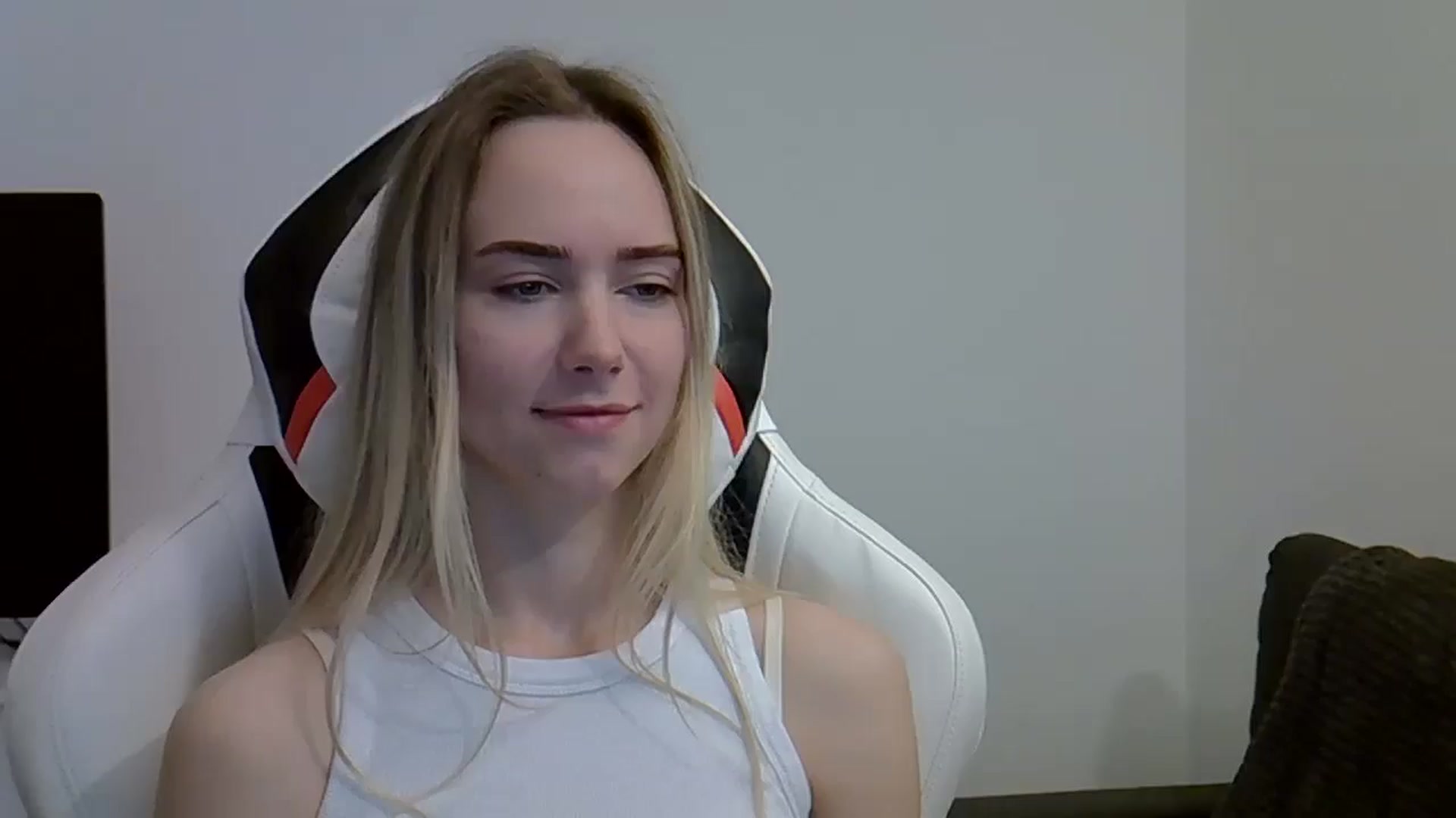 Gallery image thumbnail from Ocean__Soul's myfreecams stream on, 05/27/2025, 10:27 image 6 of 20