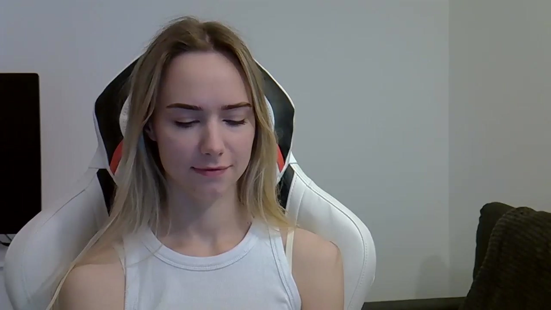 Gallery image thumbnail from Ocean__Soul's myfreecams stream on, 05/27/2025, 10:27 image 8 of 20