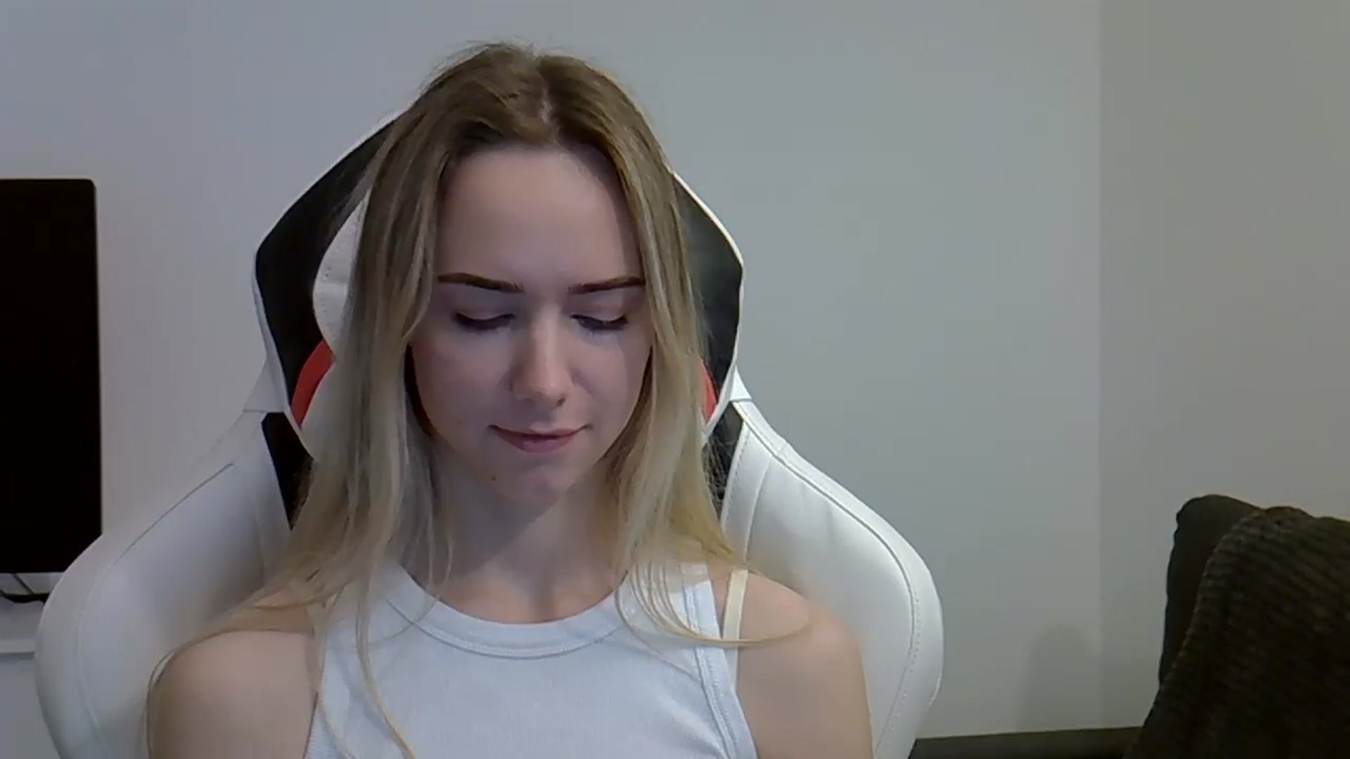Gallery image thumbnail from Ocean__Soul's myfreecams stream on, 05/27/2025, 10:27 image 11 of 20