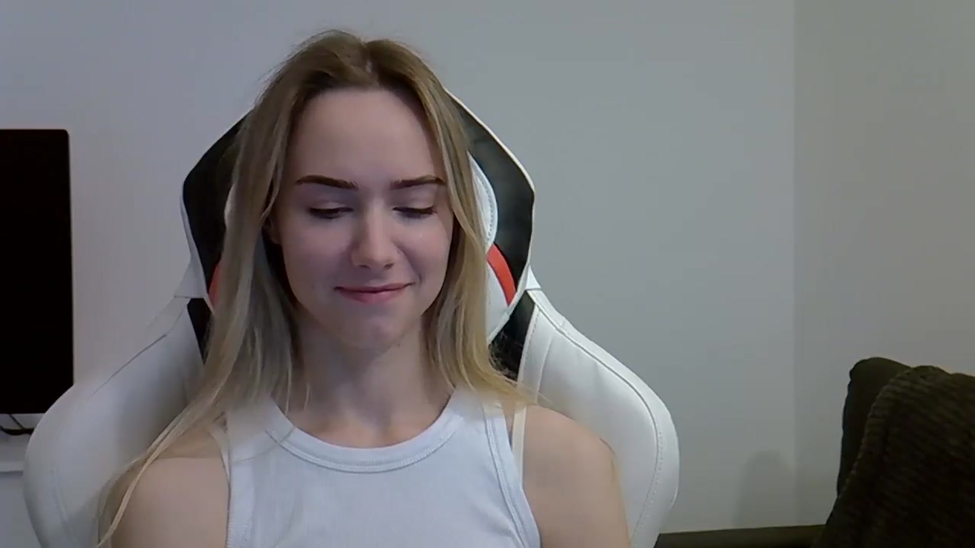 Gallery image thumbnail from Ocean__Soul's myfreecams stream on, 05/27/2025, 10:27 image 9 of 20