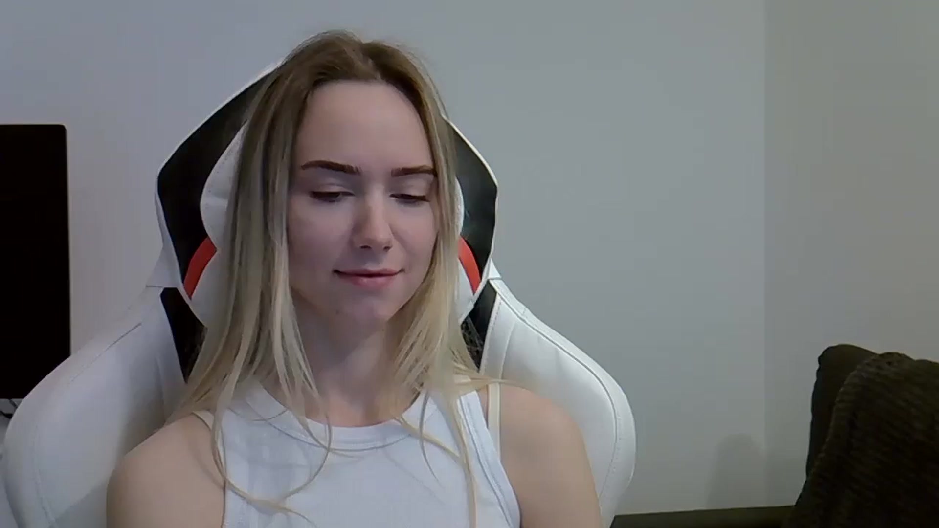Gallery image thumbnail from Ocean__Soul's myfreecams stream on, 05/27/2025, 10:27 image 5 of 20