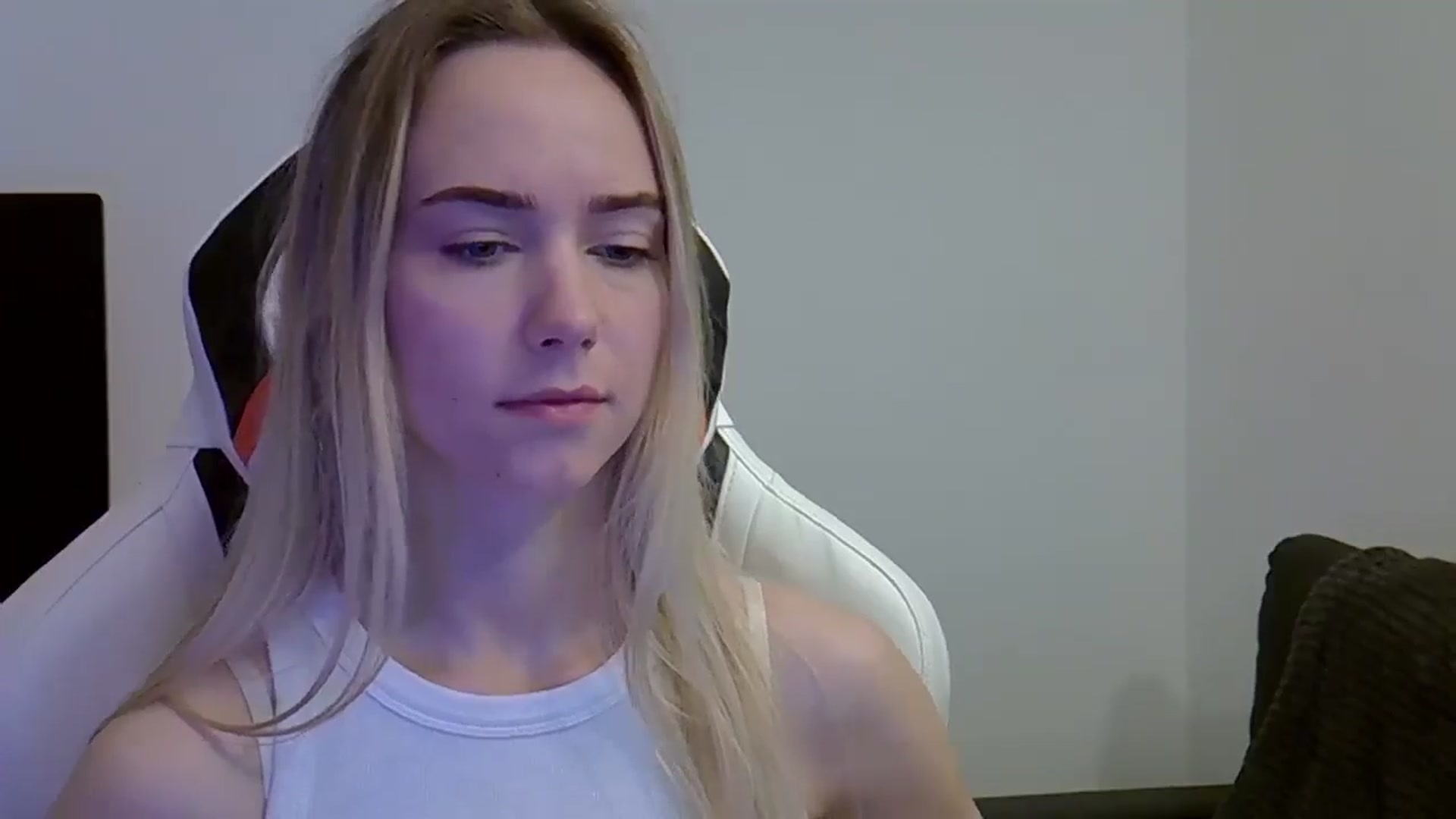 Gallery image thumbnail from Ocean__Soul's myfreecams stream on, 05/27/2025, 10:27 image 19 of 20