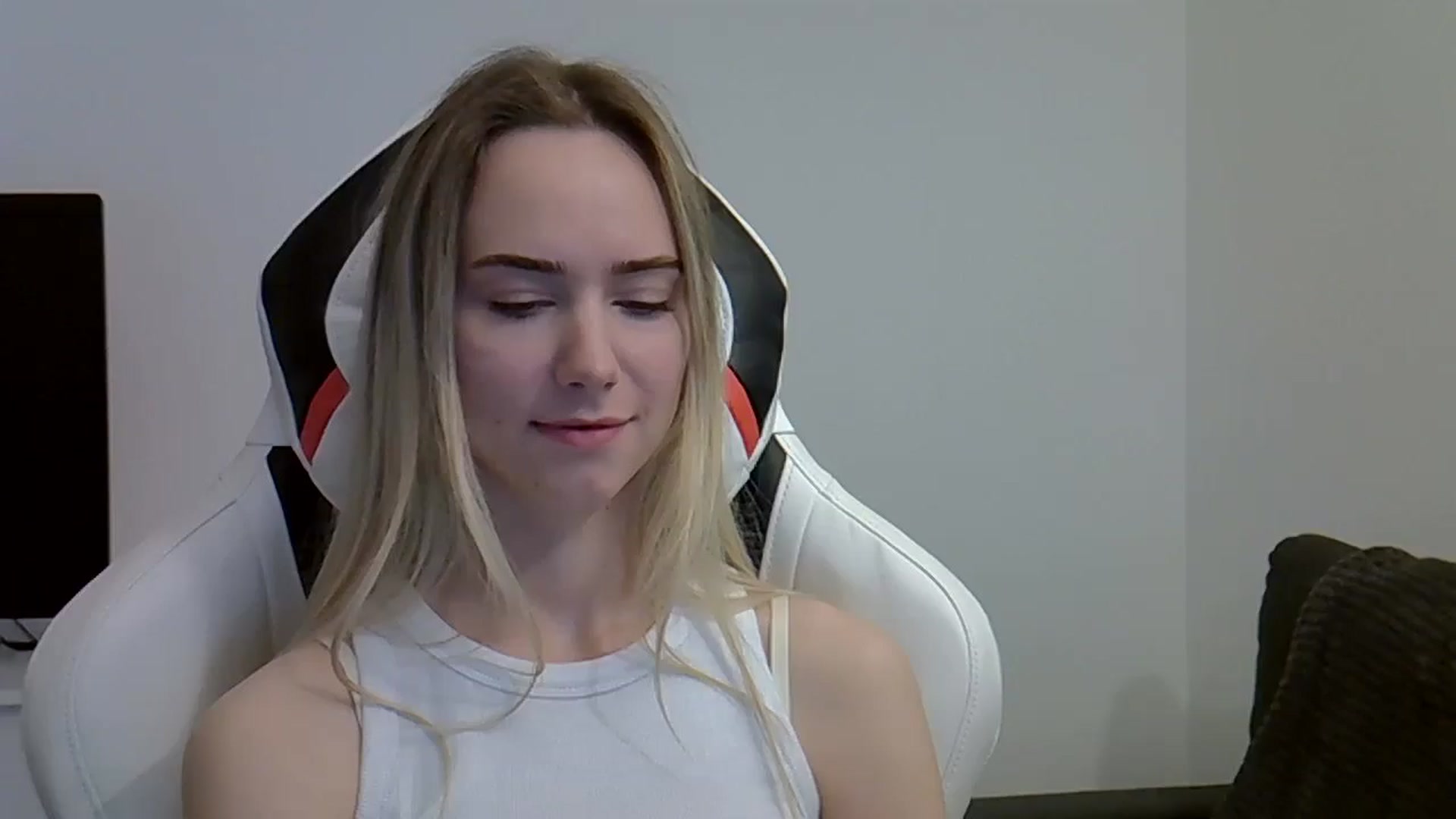 Gallery image thumbnail from Ocean__Soul's myfreecams stream on, 05/27/2025, 10:27 image 2 of 20