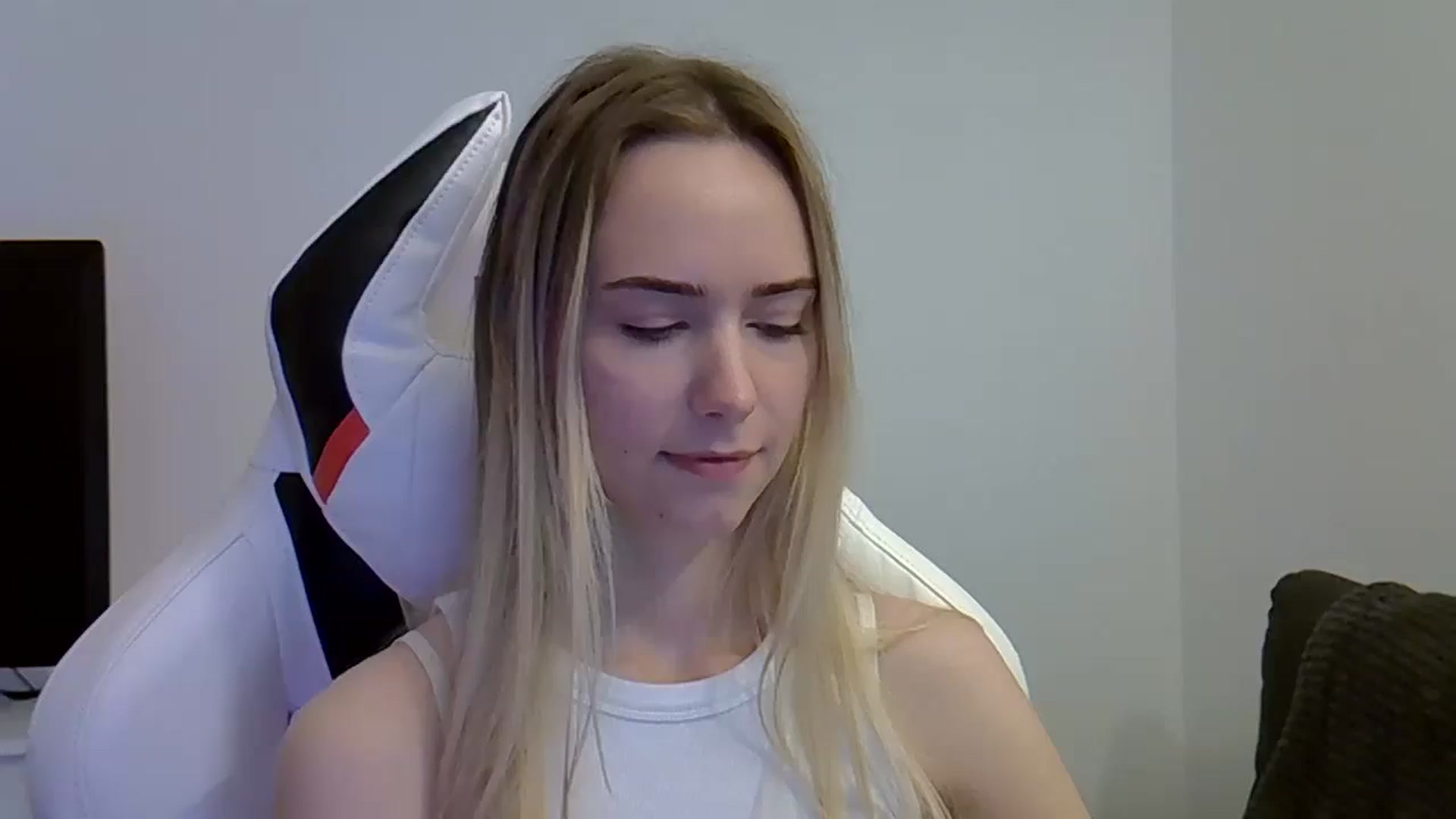 Gallery image thumbnail from Ocean__Soul's myfreecams stream on, 05/27/2025, 11:30 image 1 of 20