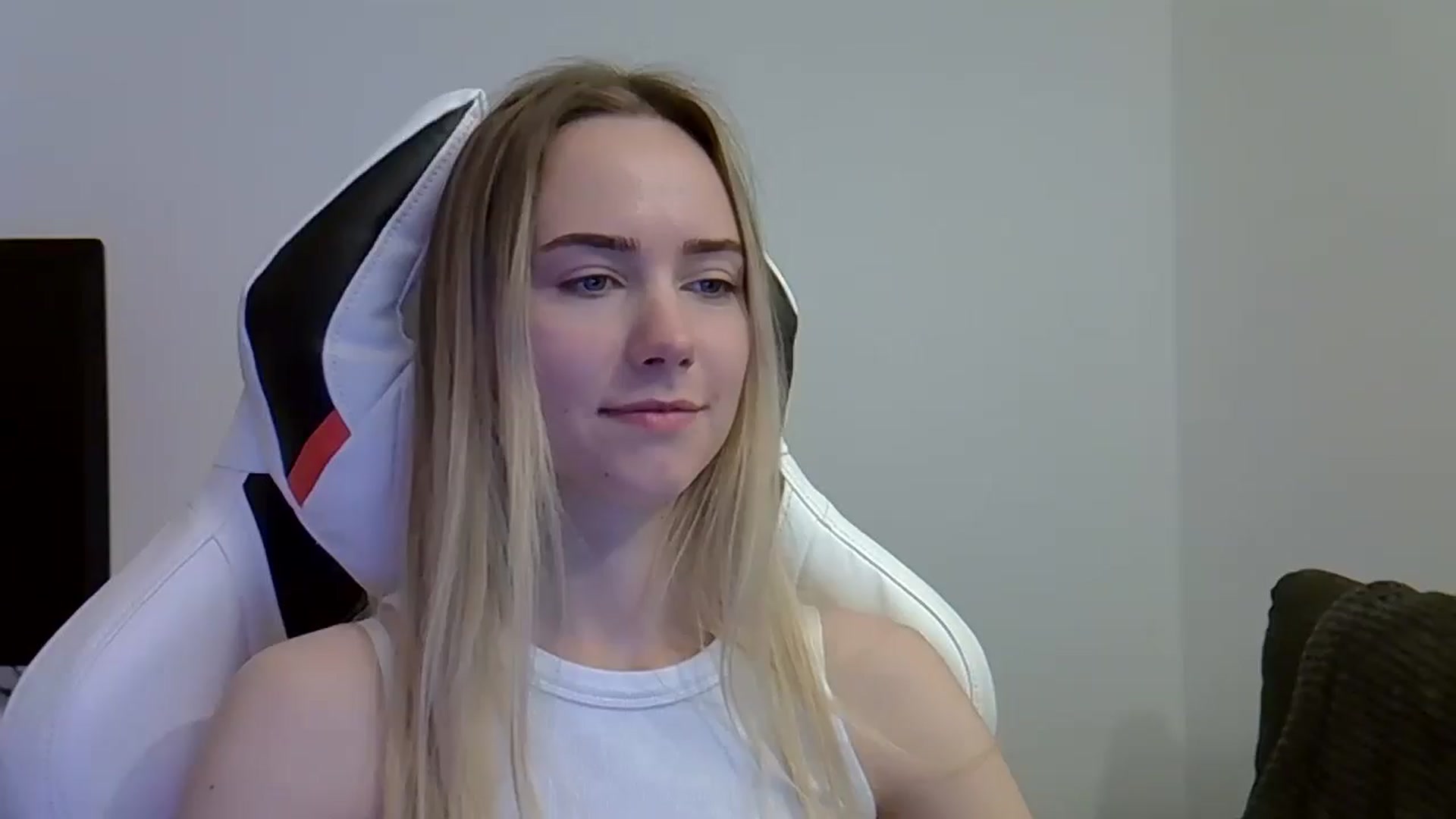 Gallery image thumbnail from Ocean__Soul's myfreecams stream on, 05/27/2025, 11:30 image 20 of 20